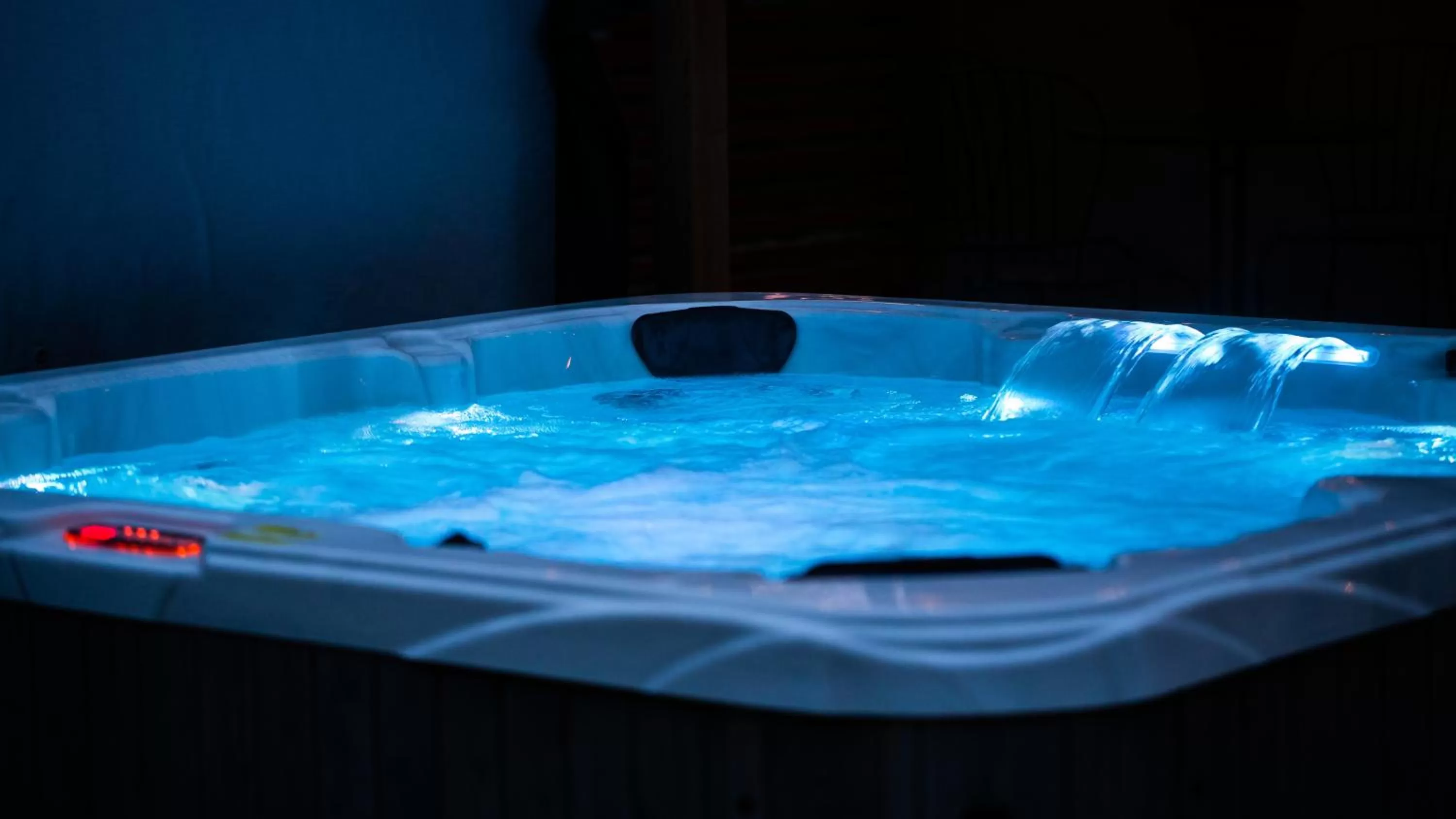 Hot Tub in Ölands Yoga Studio & Islandshästar, Stugor & Rum