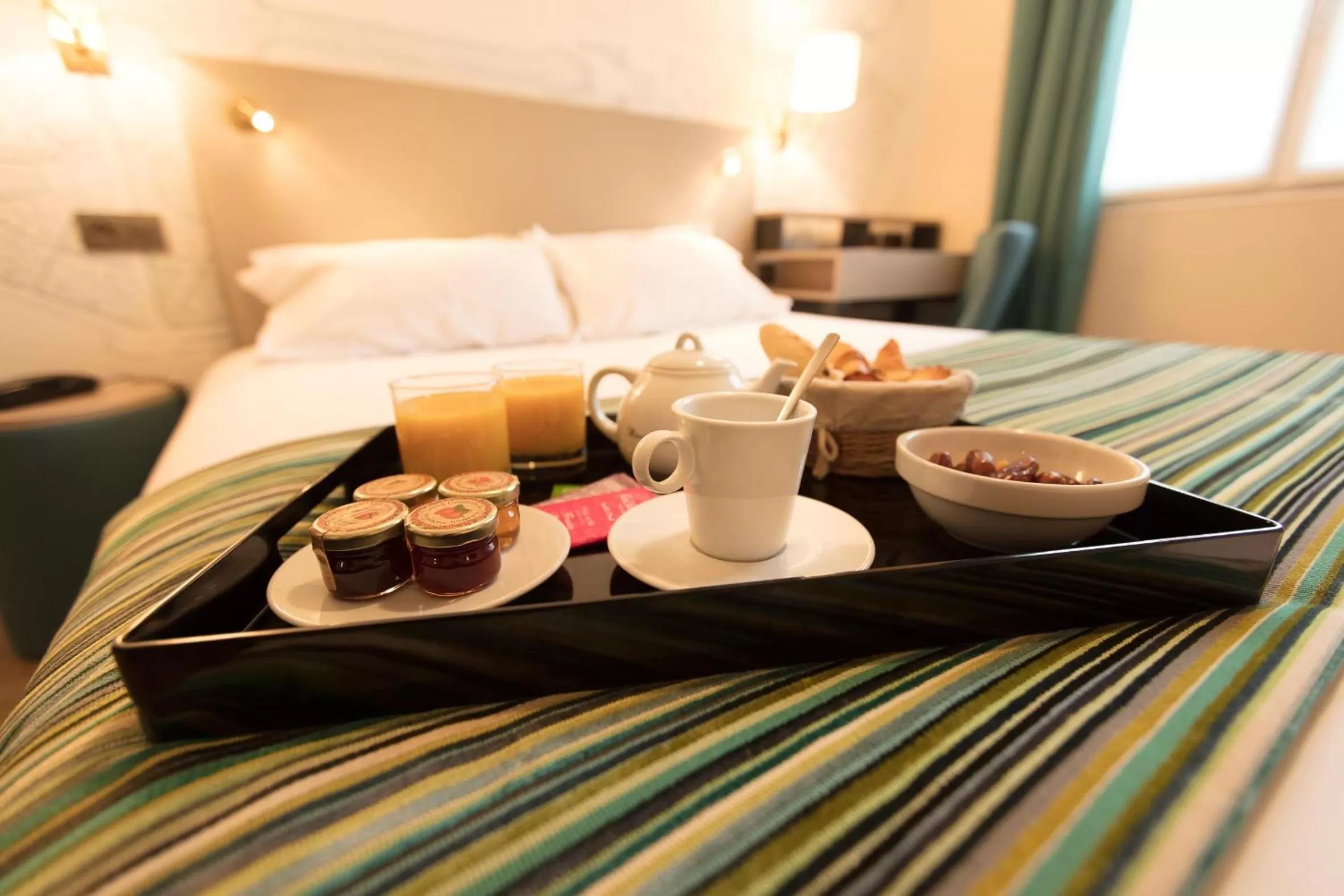 Bed in Hotel Montbriand Antony - Ancien Alixia