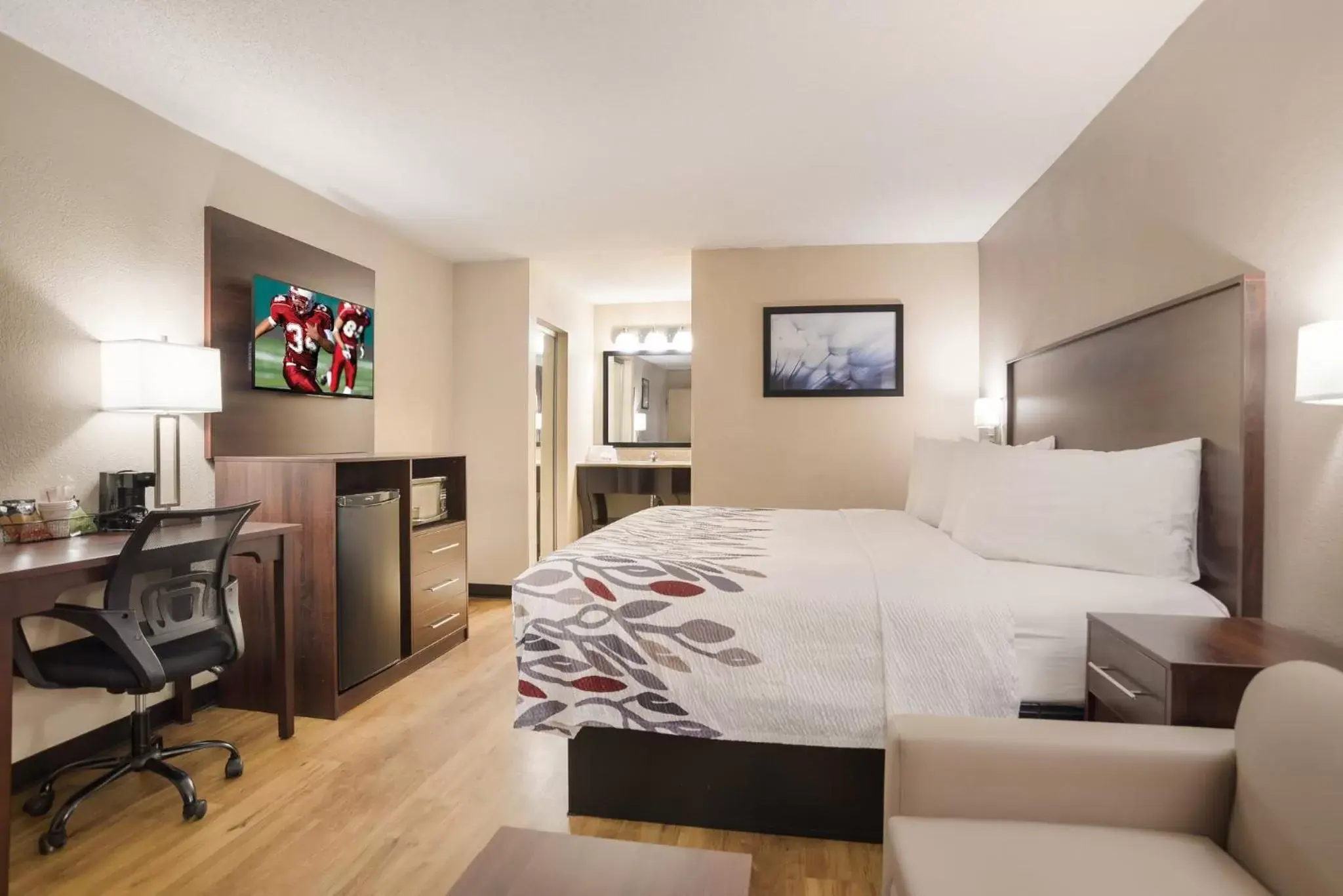 Deluxe King Room Disability Access Non-Smoking in Red Roof Inn Baltimore South Glen Burnie Deluxe King Room Disability Access Non-Smoking in Red Roof Inn Baltimore South Glen Burnie