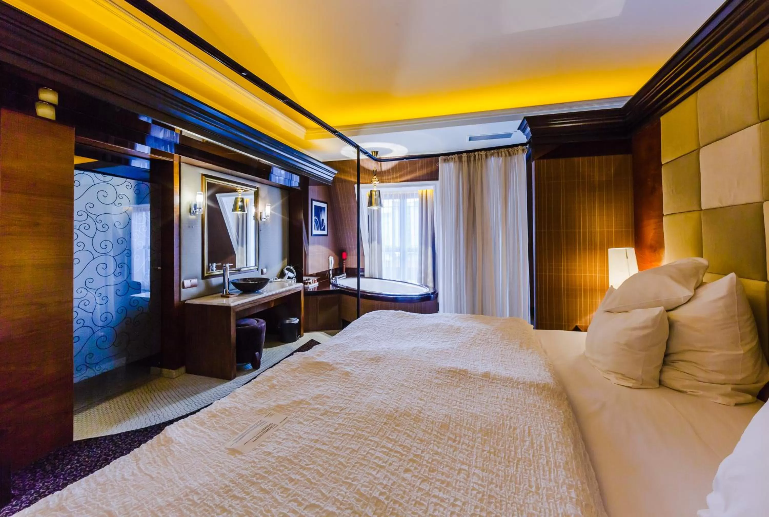 Bedroom, Bed in Grand Hotel Boutique