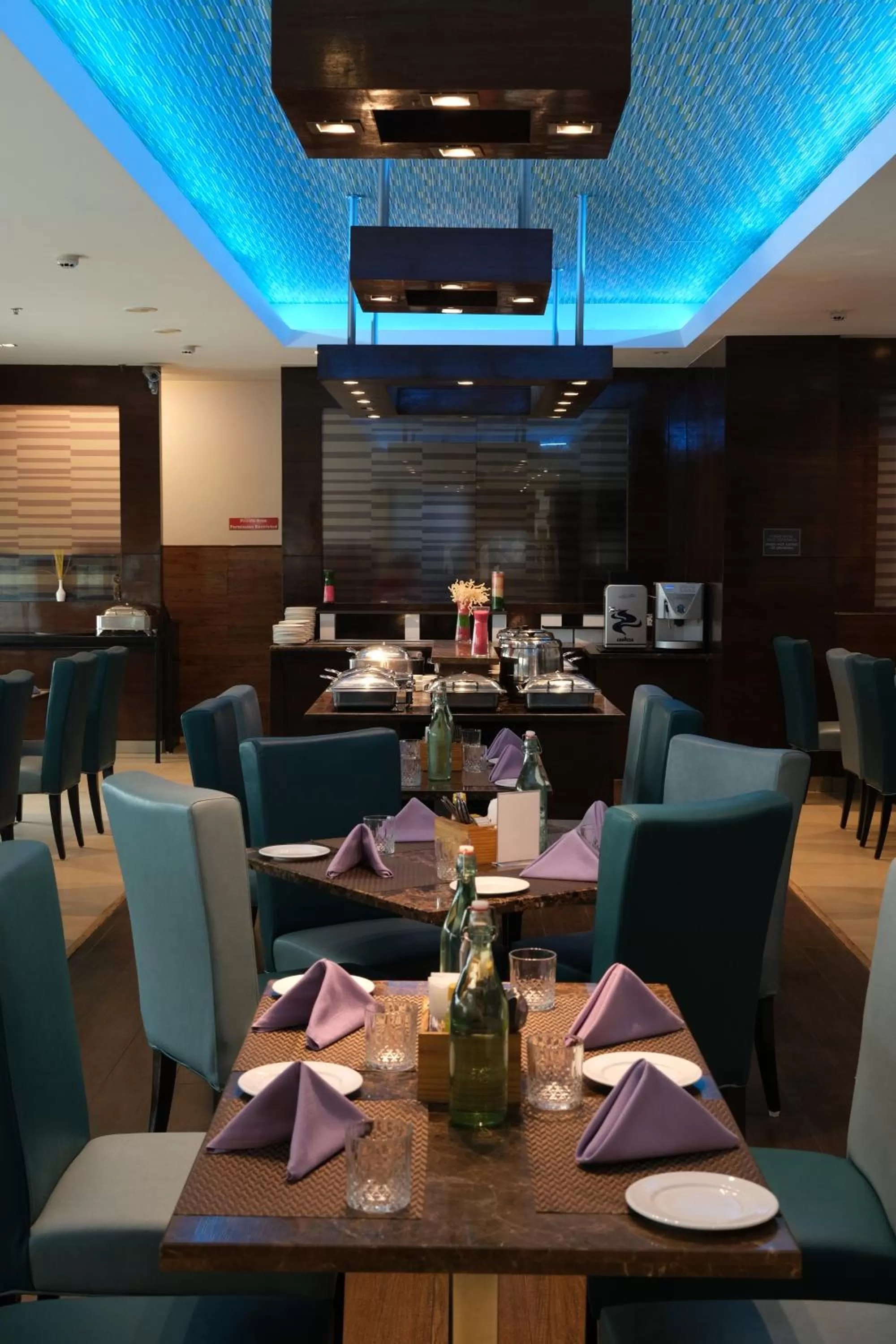 Restaurant/places to eat in Four Points by Sheraton Vadodara