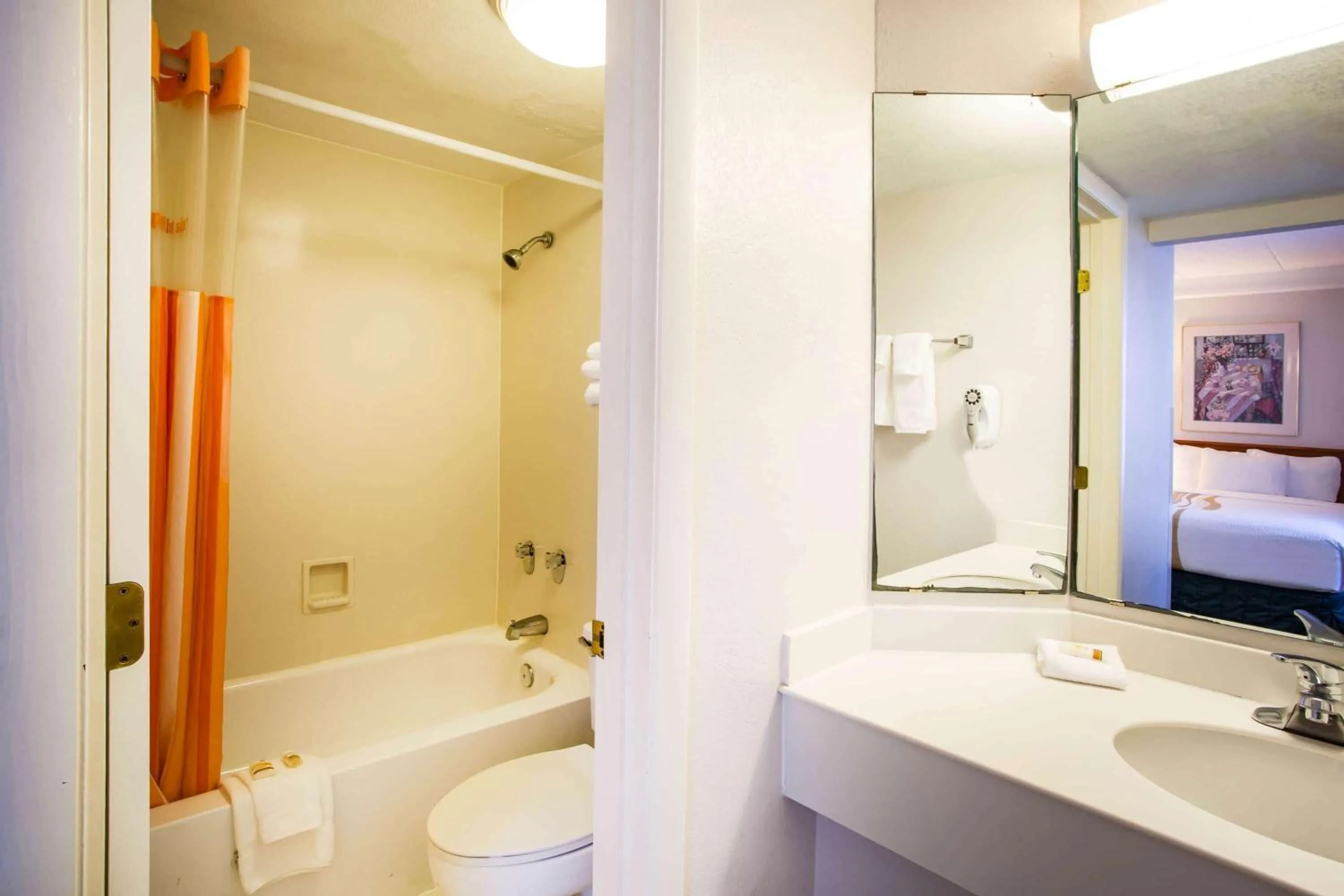 Bathroom in La Quinta Inn by Wyndham Norfolk Virginia Beach