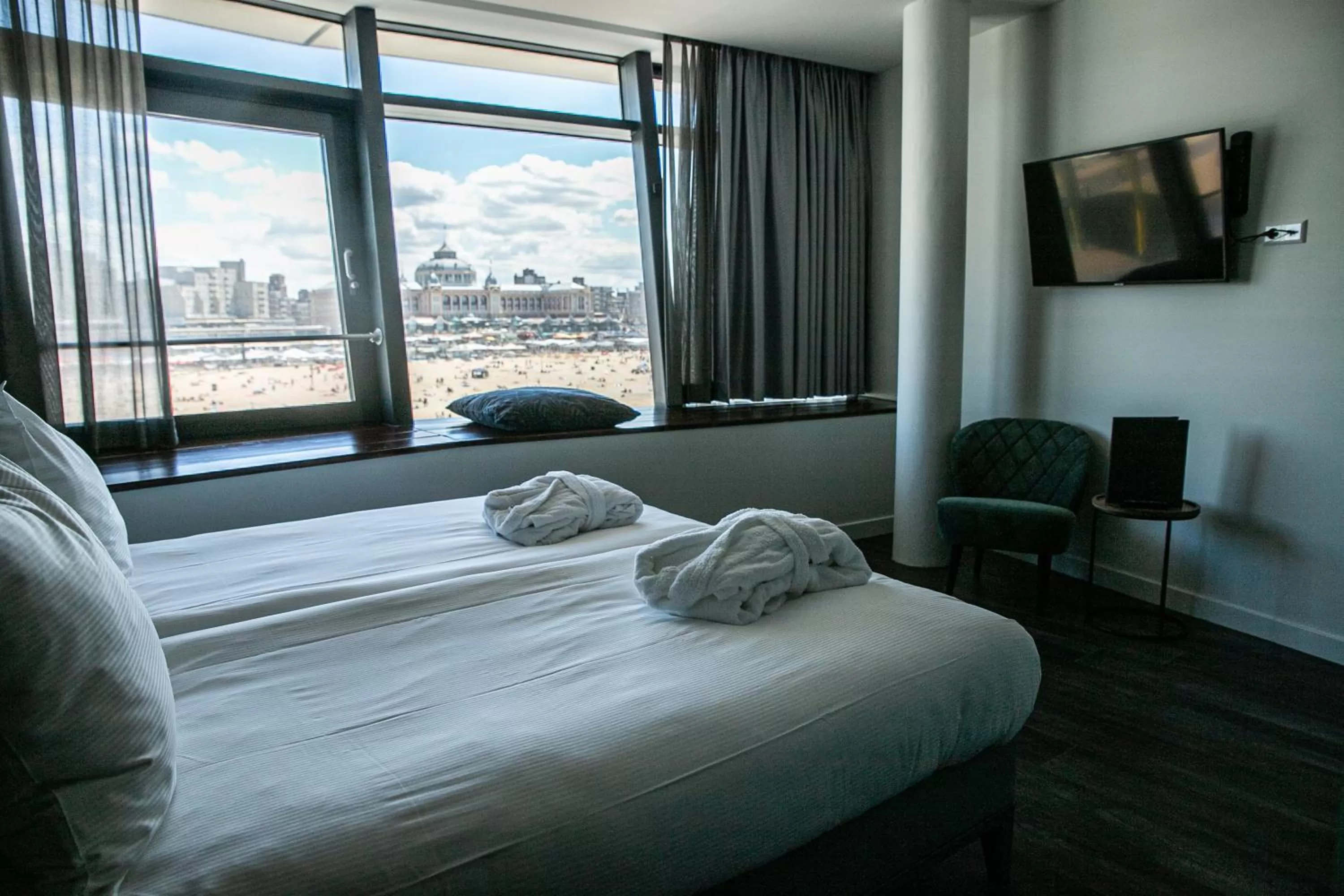 Bed in De Pier Suites