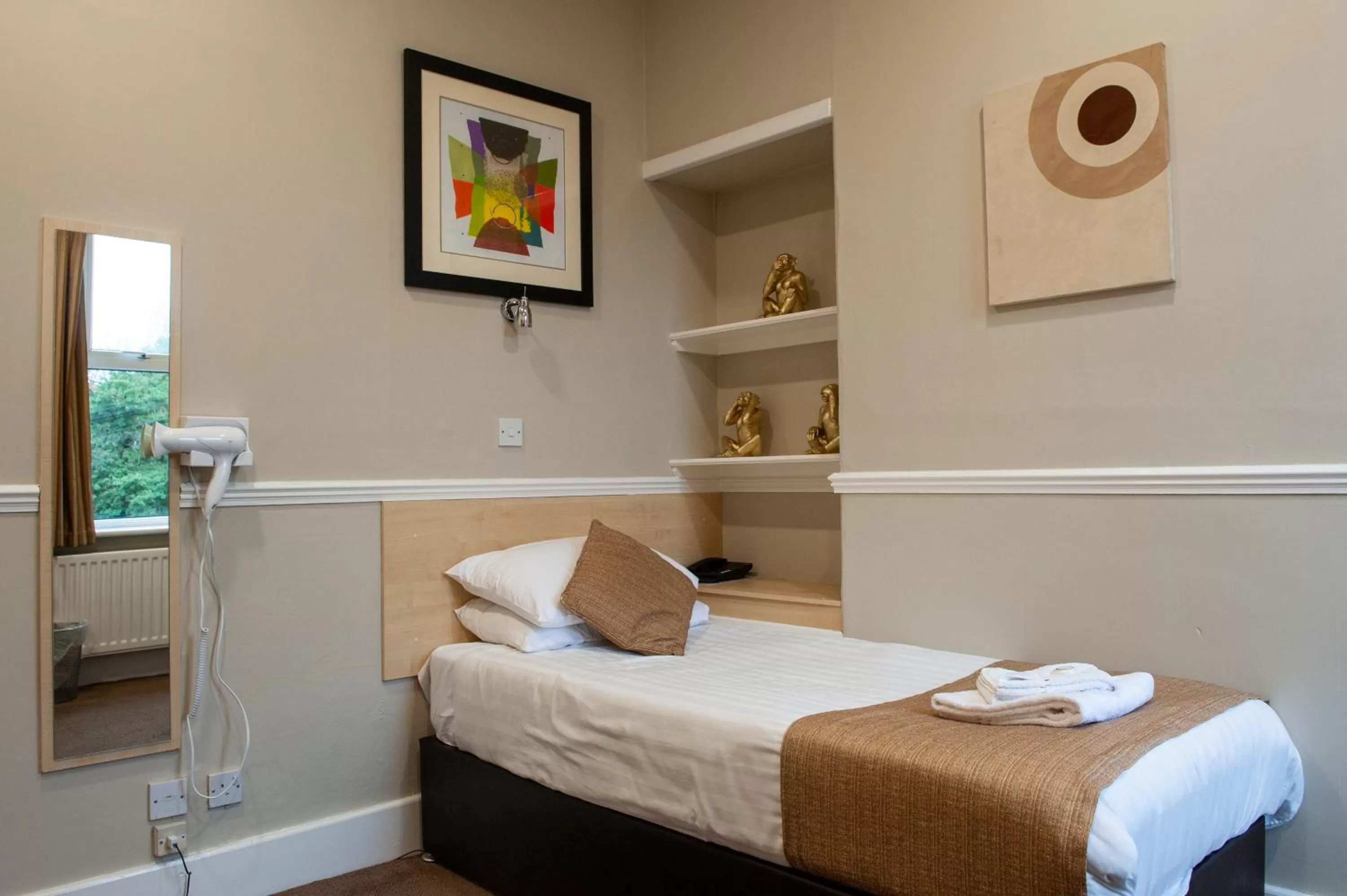 Bed in Osborne Hotel