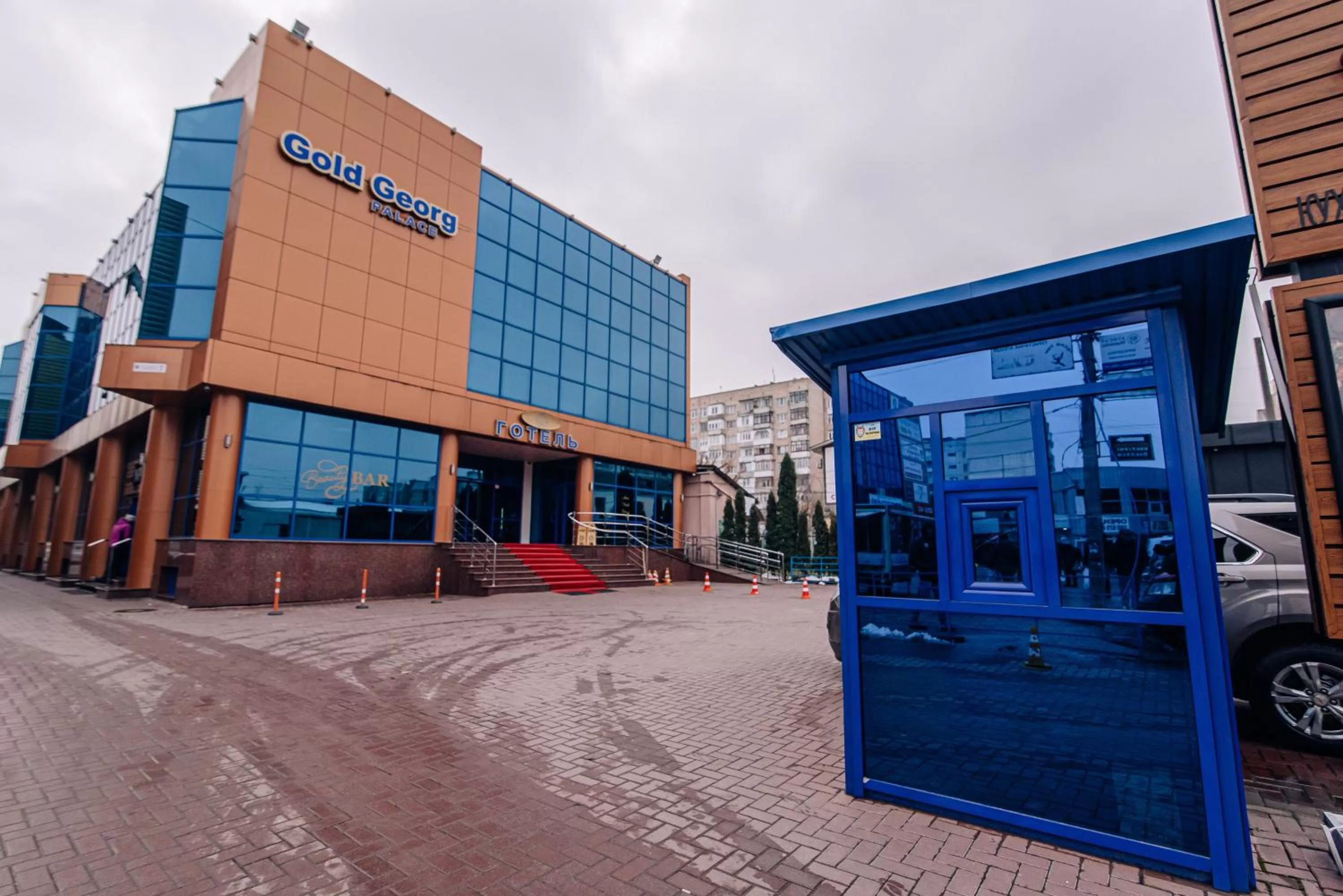 Parking in Gold Georg Palace Hotel