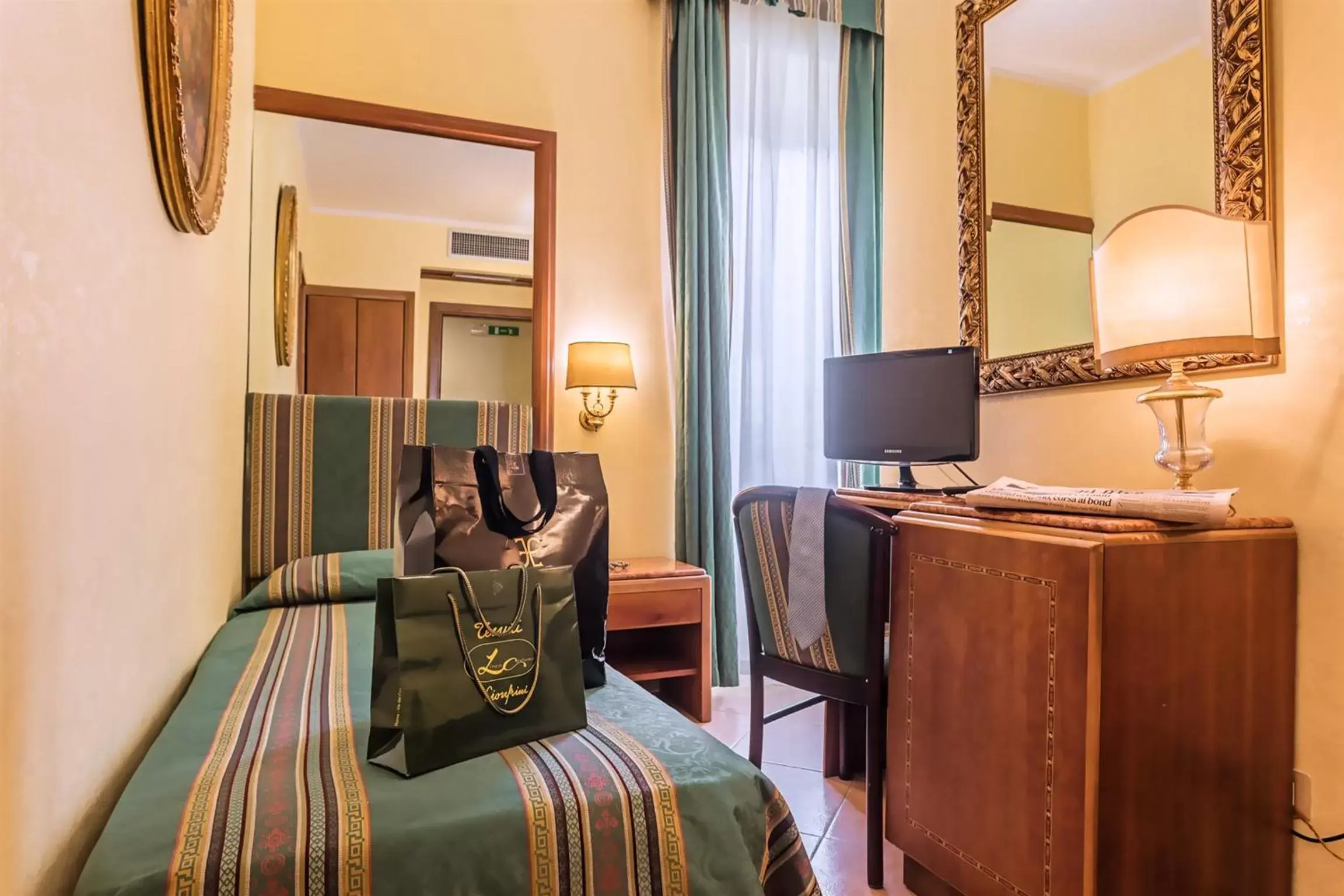 Single Room in Raeli Hotel Archimede Single Room in Raeli Hotel Archimede
