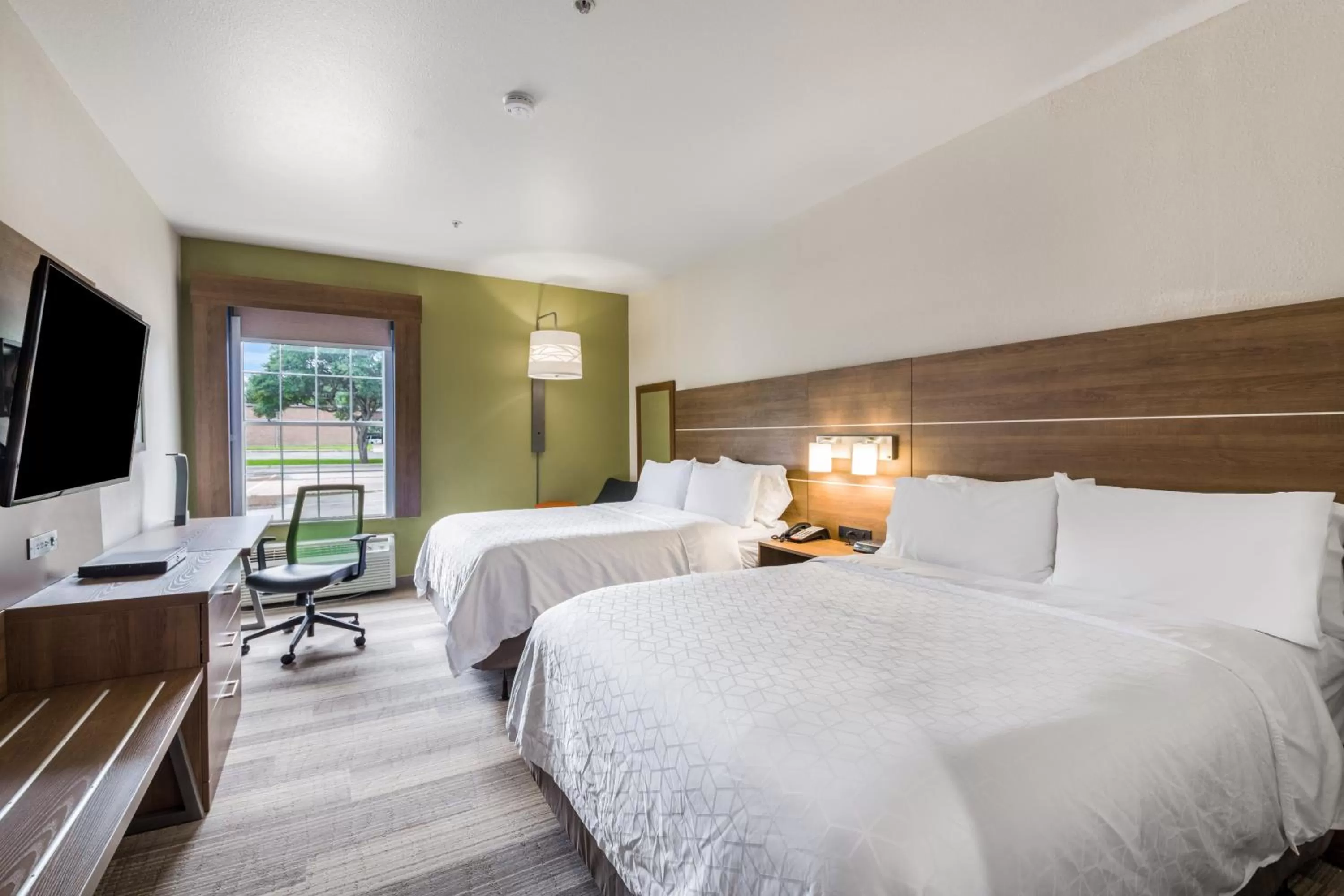 Photo of the whole room, Bed in Holiday Inn Express Hotel & Suites Columbus by IHG