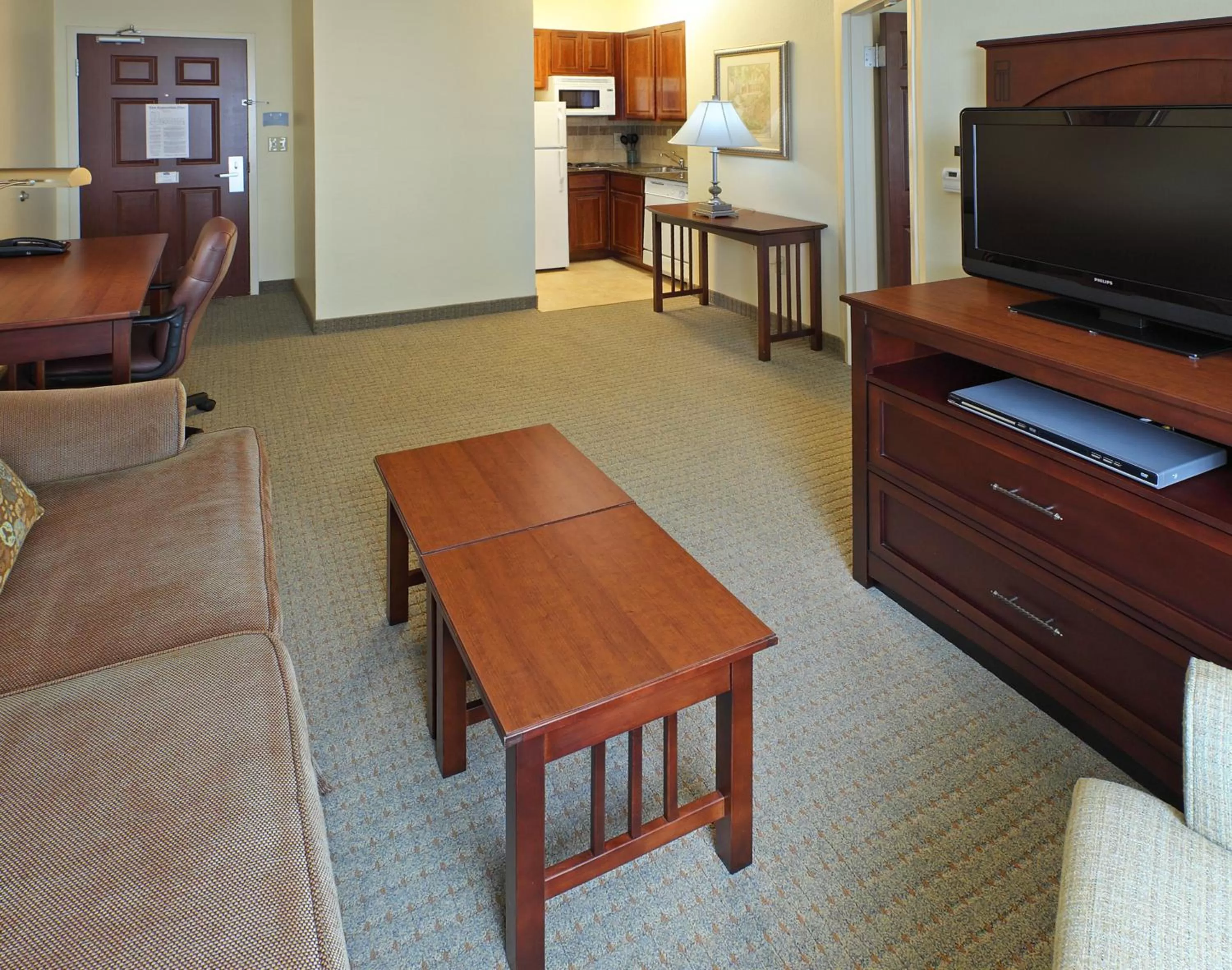 Communal lounge/ TV room in Staybridge Suites Hot Springs by IHG