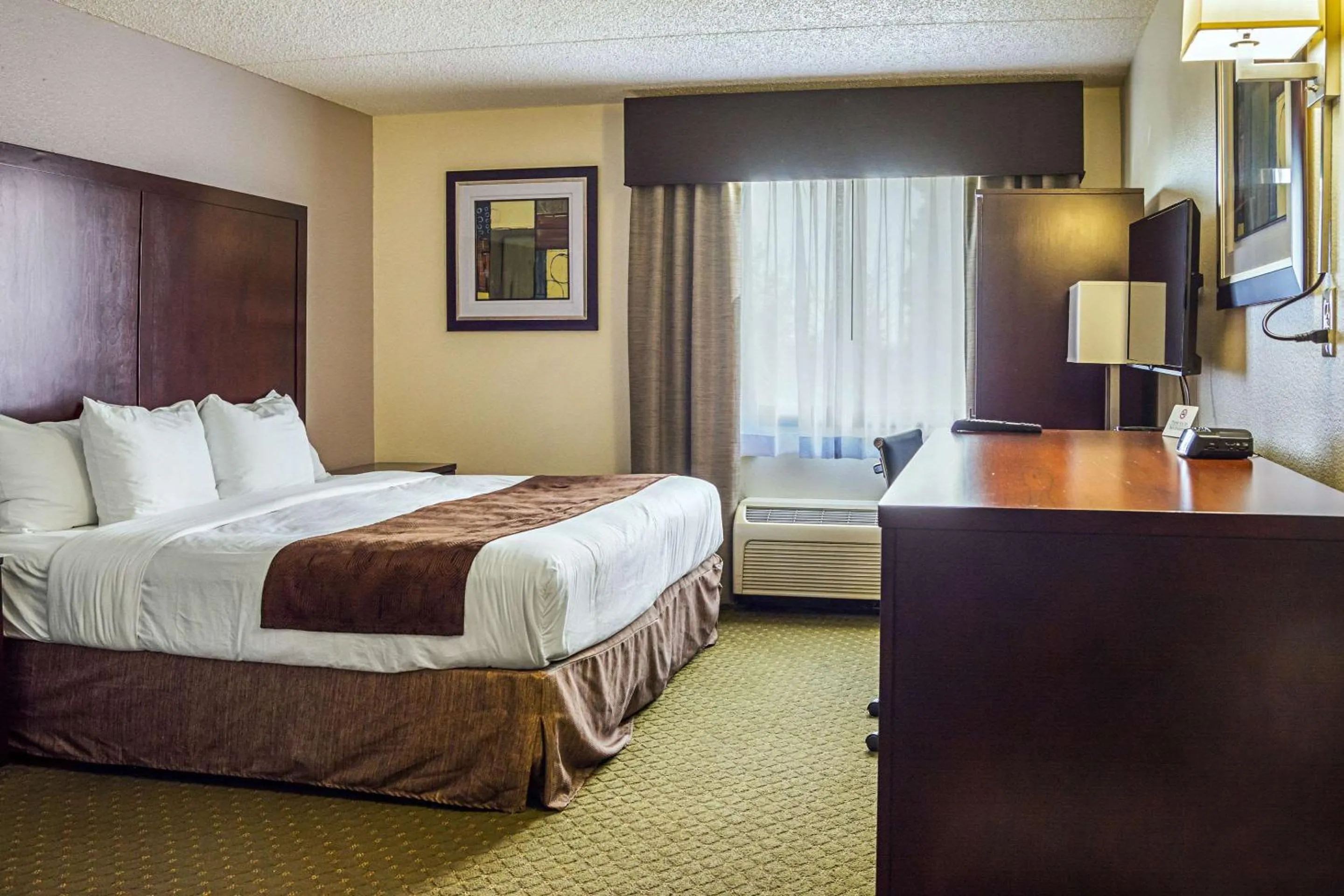 King Suite - Non-Smoking in Quality Inn & Suites Clackamas - Portland