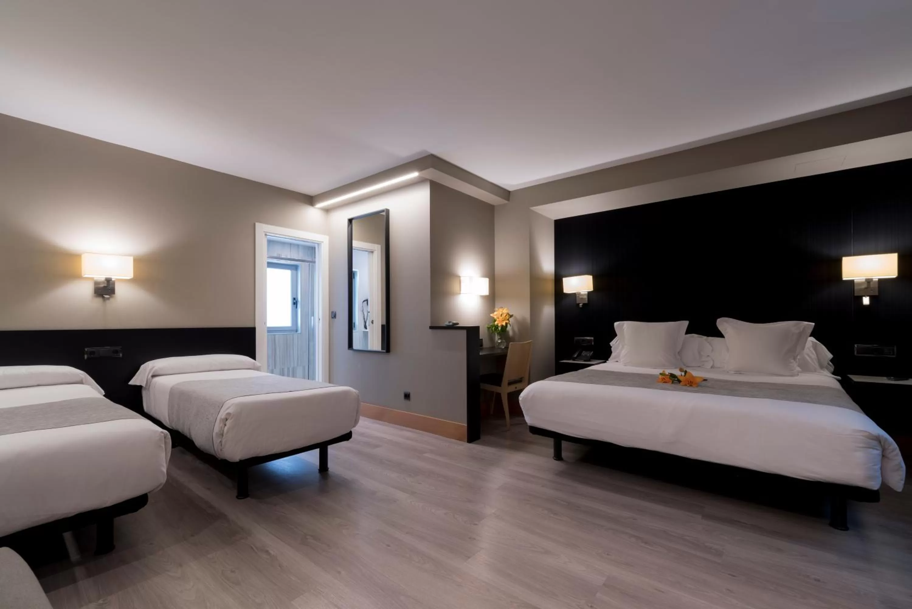 Bedroom, Bed in Hotel Plaza