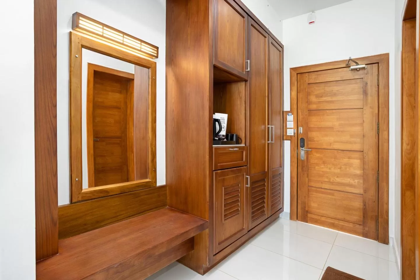 wardrobe in HOTEL WHITE HOUSE, Munnar