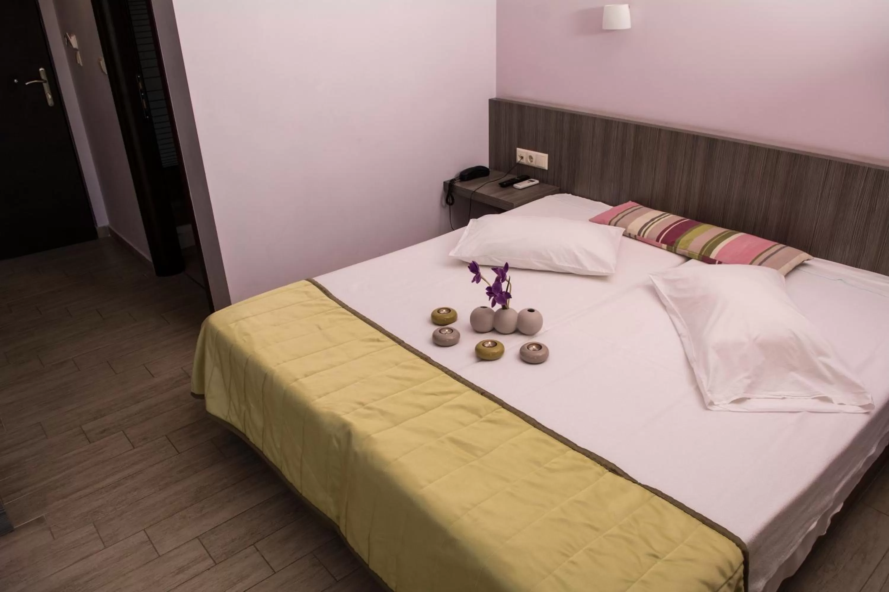 Bed in Hotel Olympos