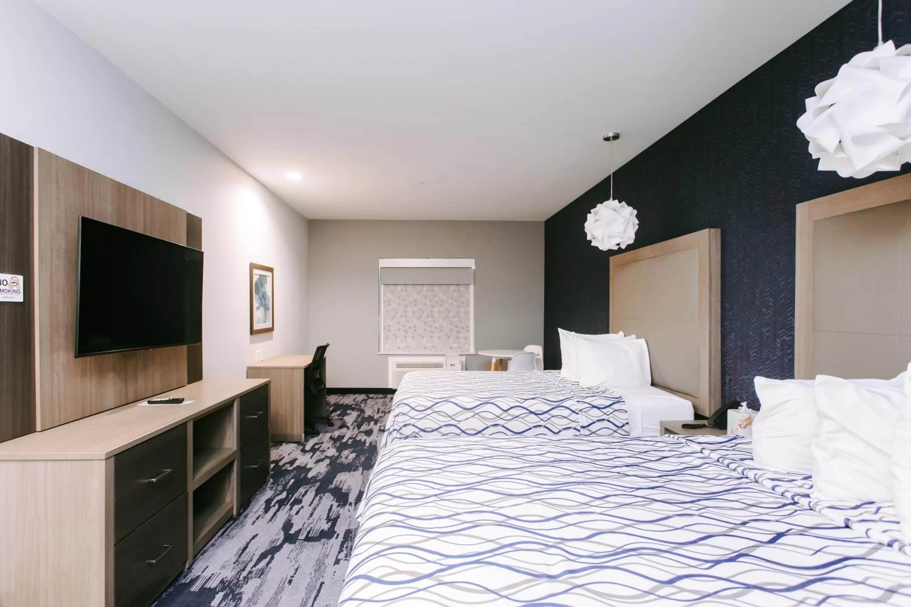 Photo of the whole room, Bed in Palace Inn Blue Houston East Beltway 8