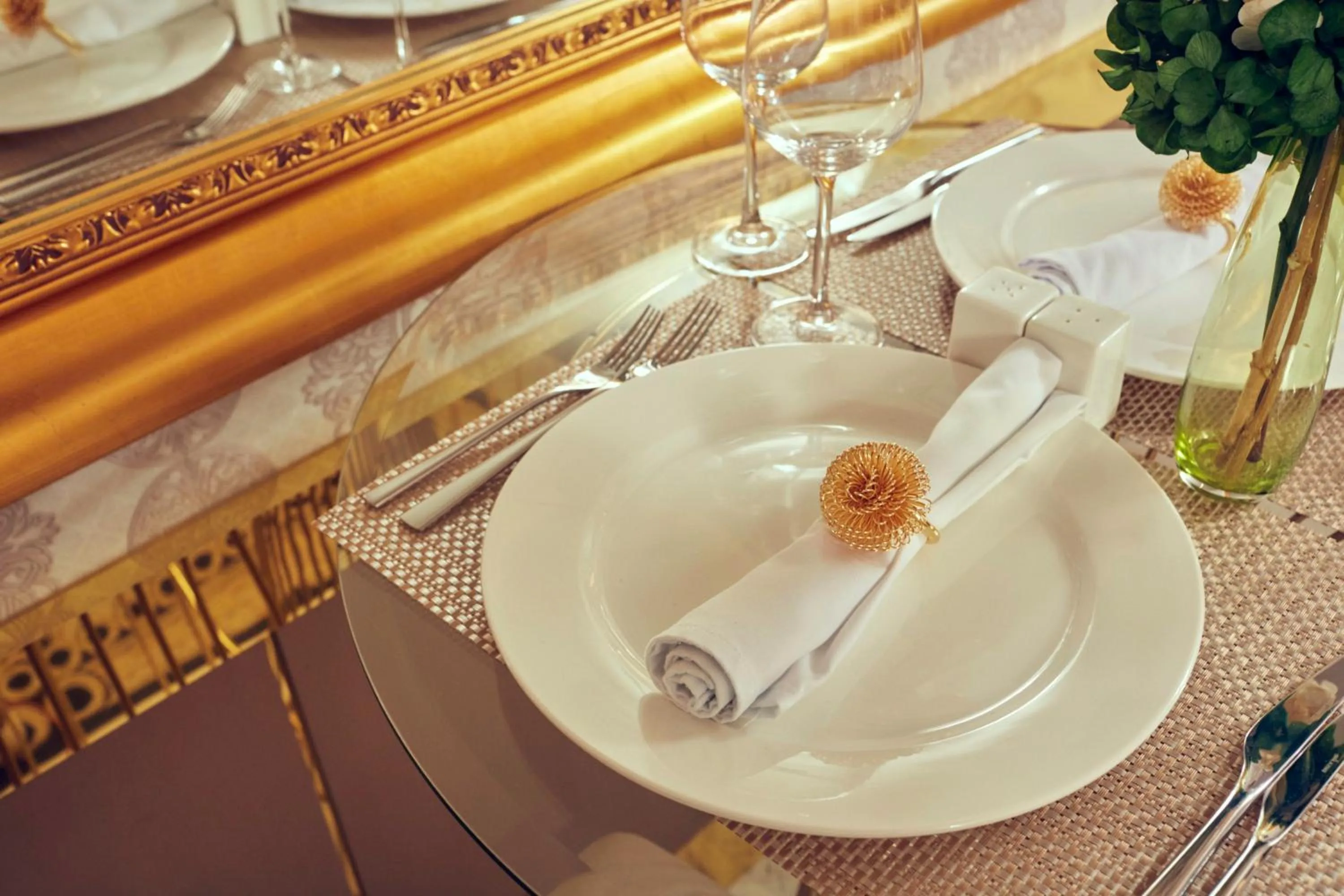 Dining area in Number One Oxford Street Hotel & Suites