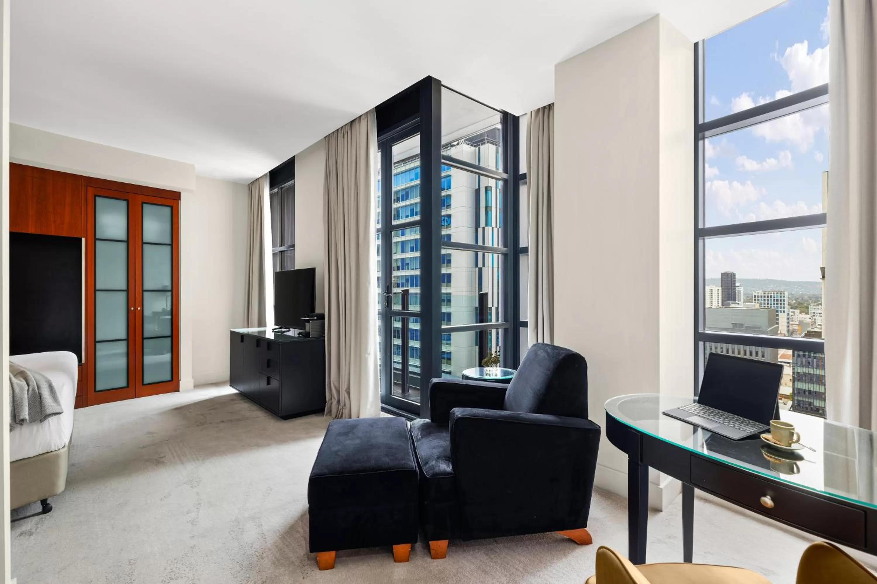 Living room in Peppers Waymouth Hotel