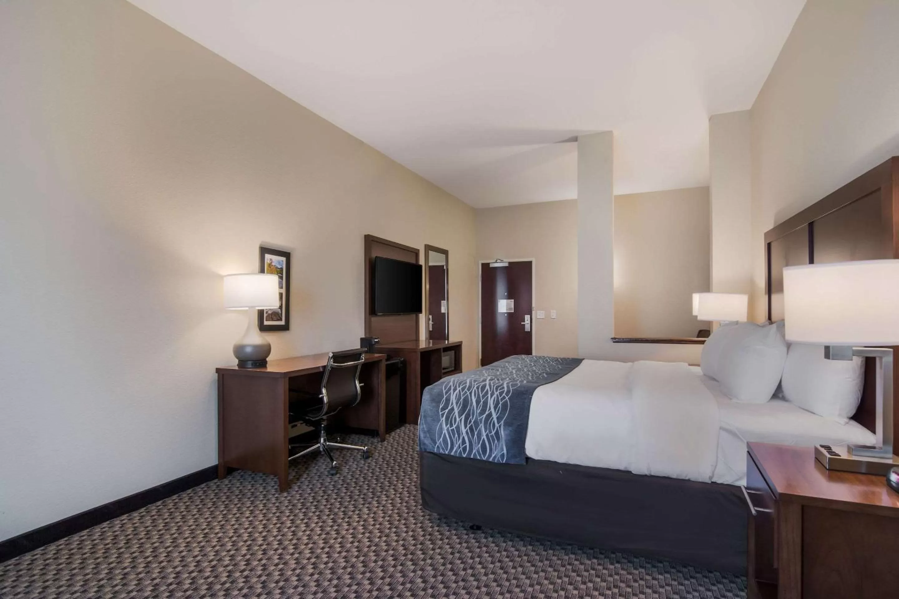 Photo of the whole room, Bed in Comfort Inn & Suites Rock Hill Northeast