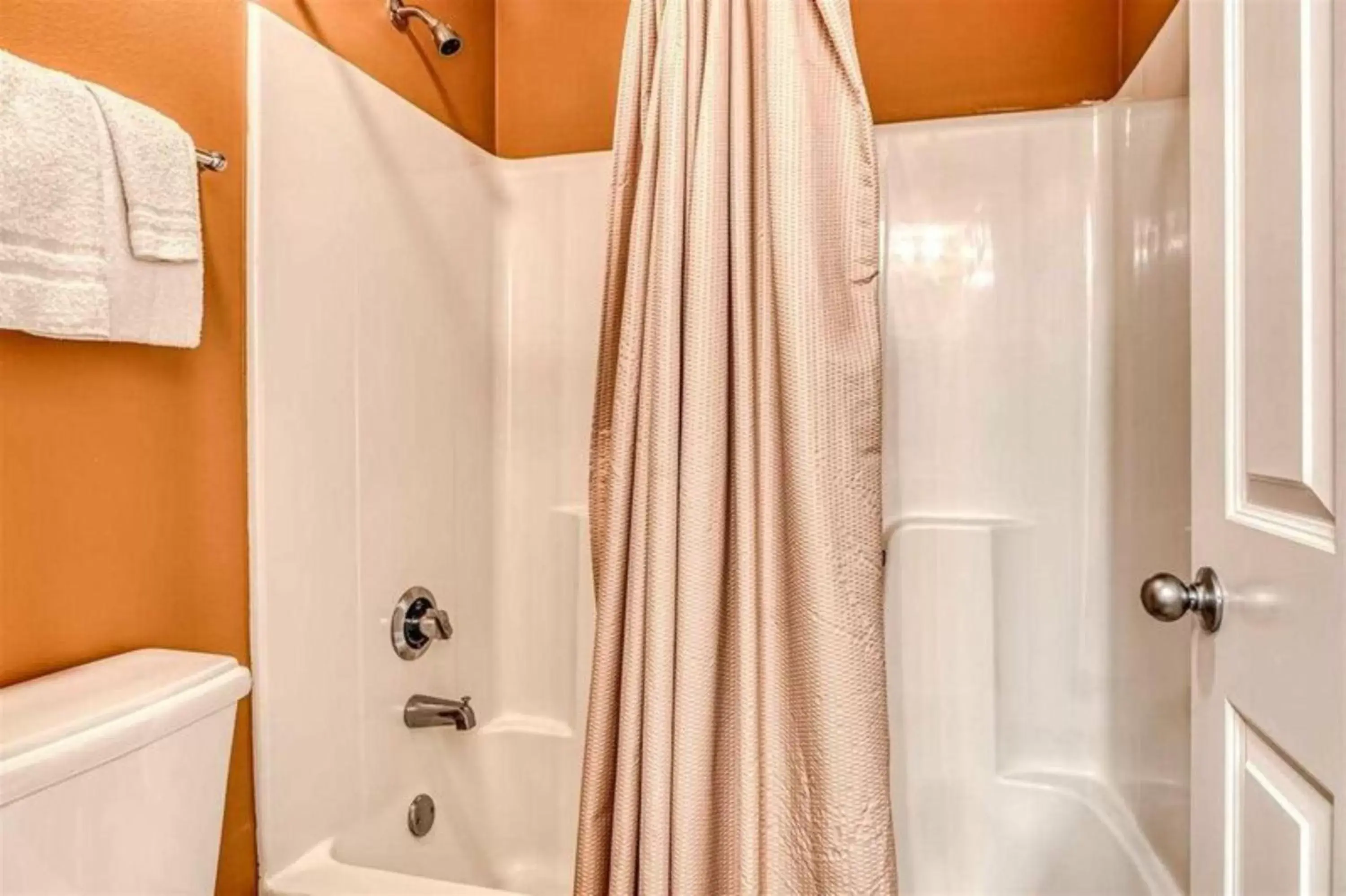 Three-Bedroom Apartment in Lighthouse Condominiums IV Three-Bedroom Apartment in Lighthouse Condominiums IV