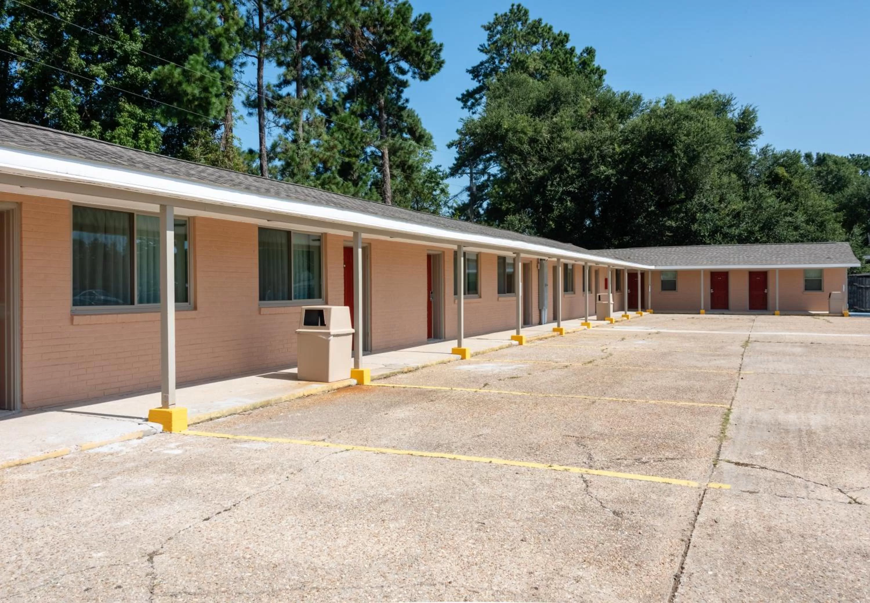 Property building in Budget Inn & Suites Baton Rouge