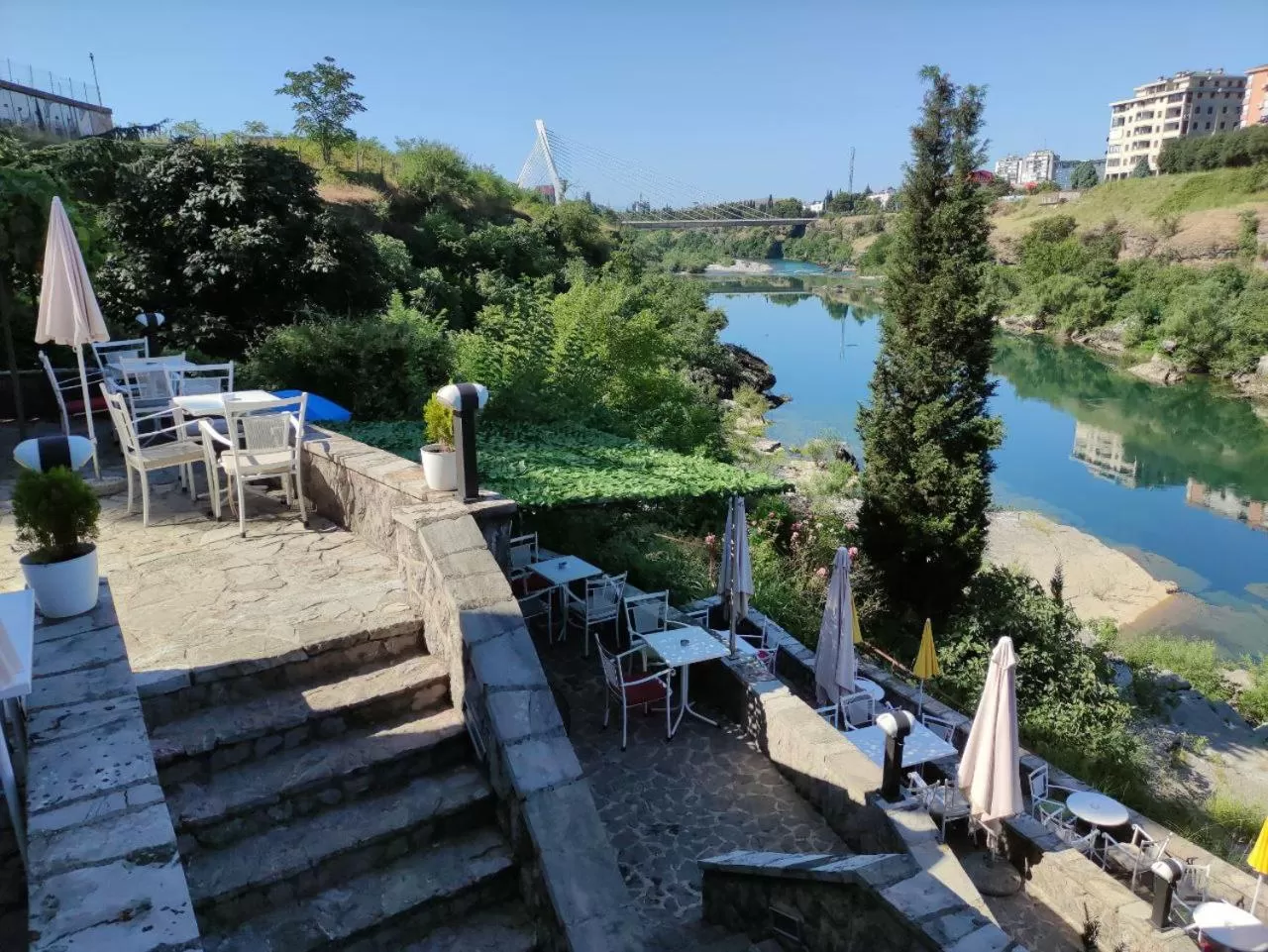 Restaurant/places to eat, Pool View in Hotel Ambasador