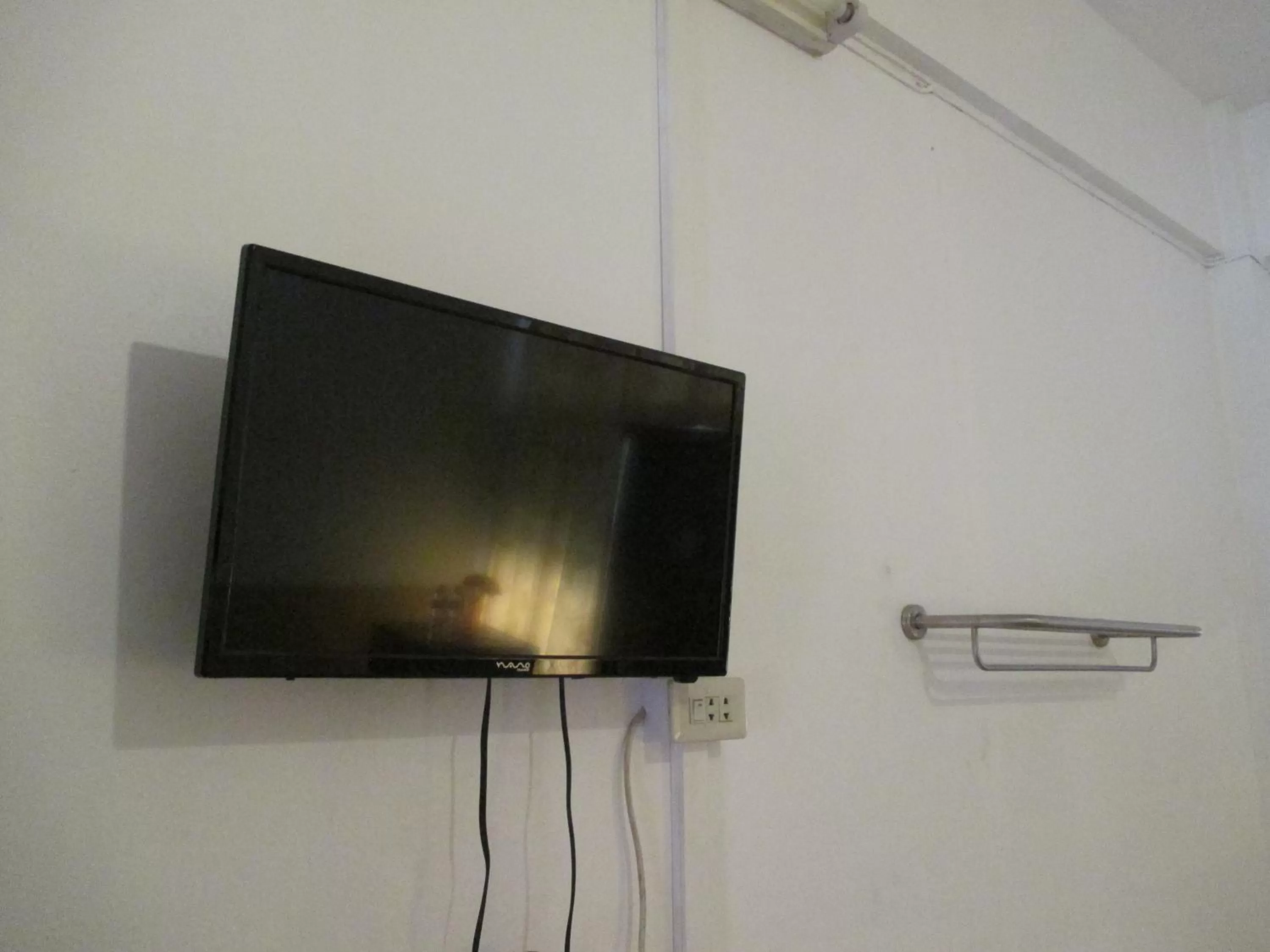 Communal lounge/ TV room in Sataya Apartment