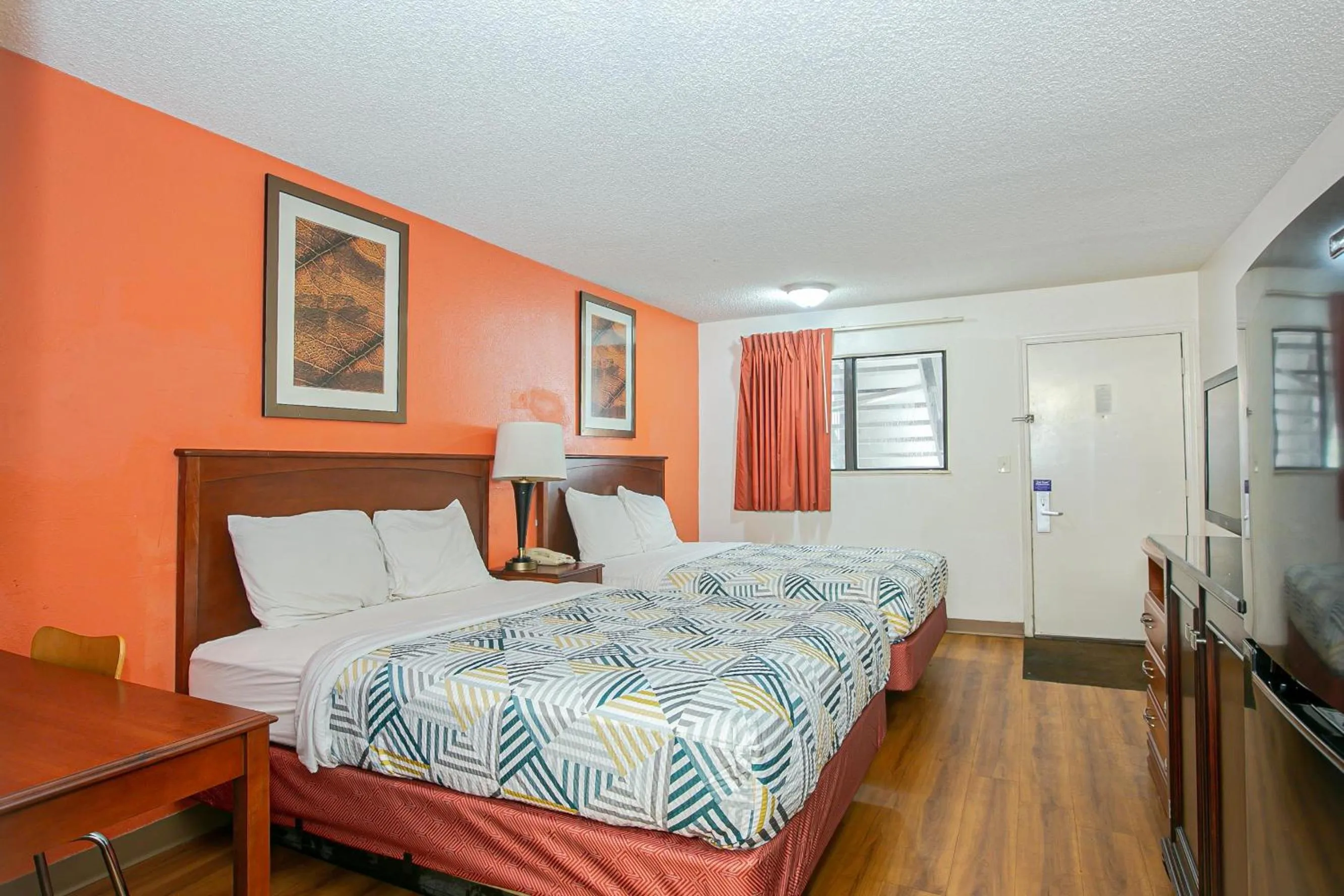 Bed in Motel 6-Dayton, OH - Englewood