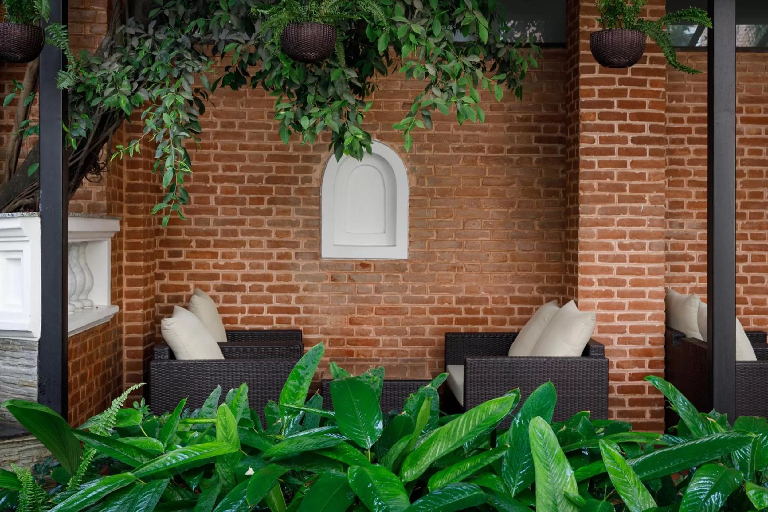 Garden in Hotel Thrive, A Tropical Courtyard