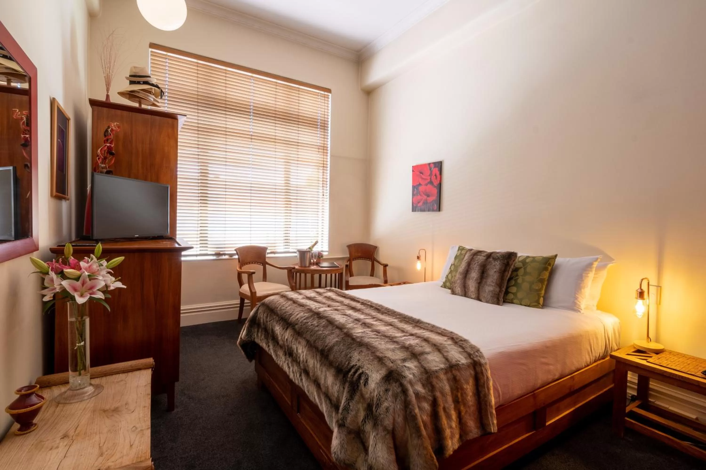 Bedroom, Bed in Hotel D'urville Blenheim