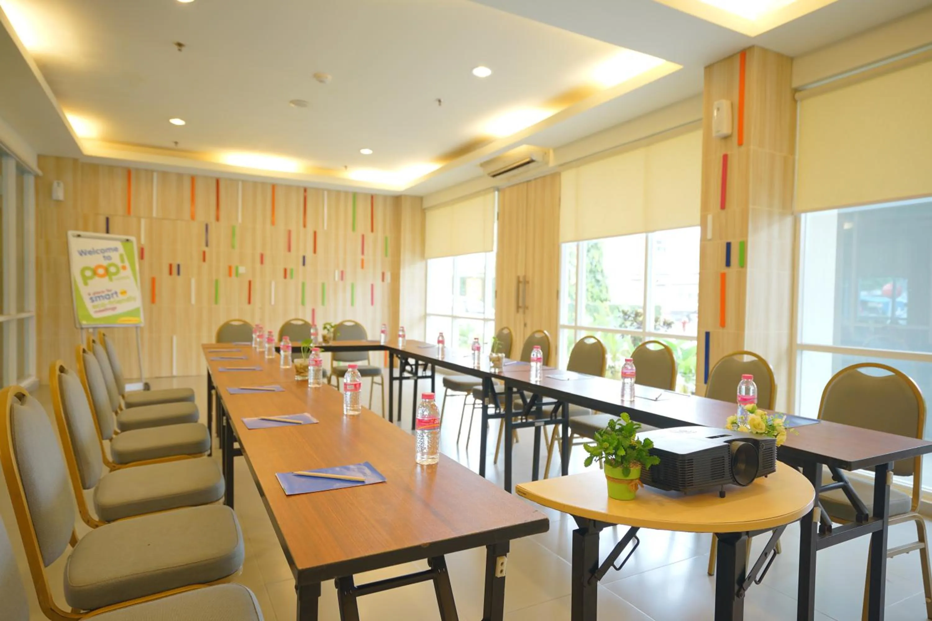 Meeting/conference room in POP! Hotel Sangaji Yogyakarta