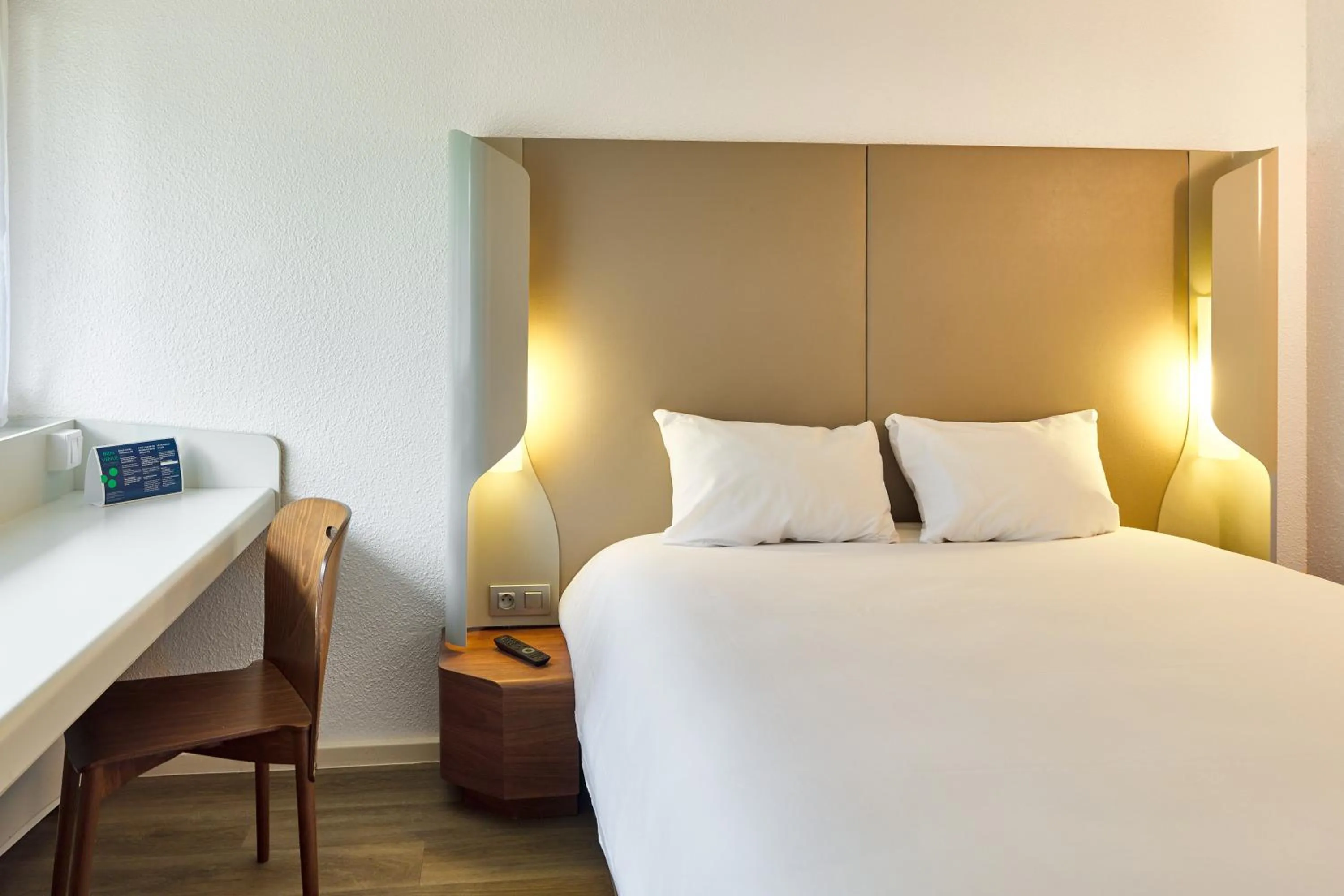 Bed in Campanile NATURE - Villennes sur Seine Poissy