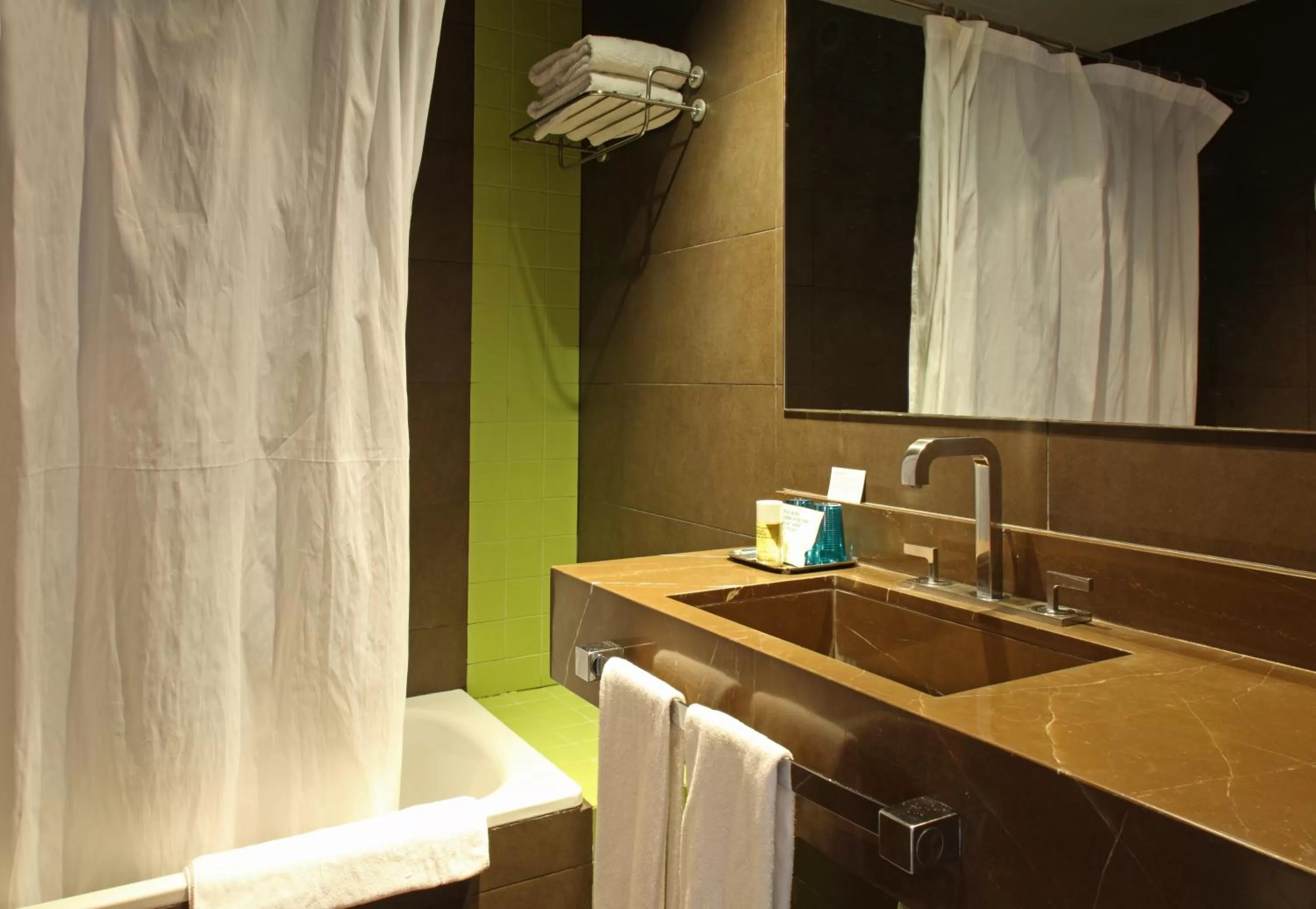 Bathroom in Chic & Basic Zoo