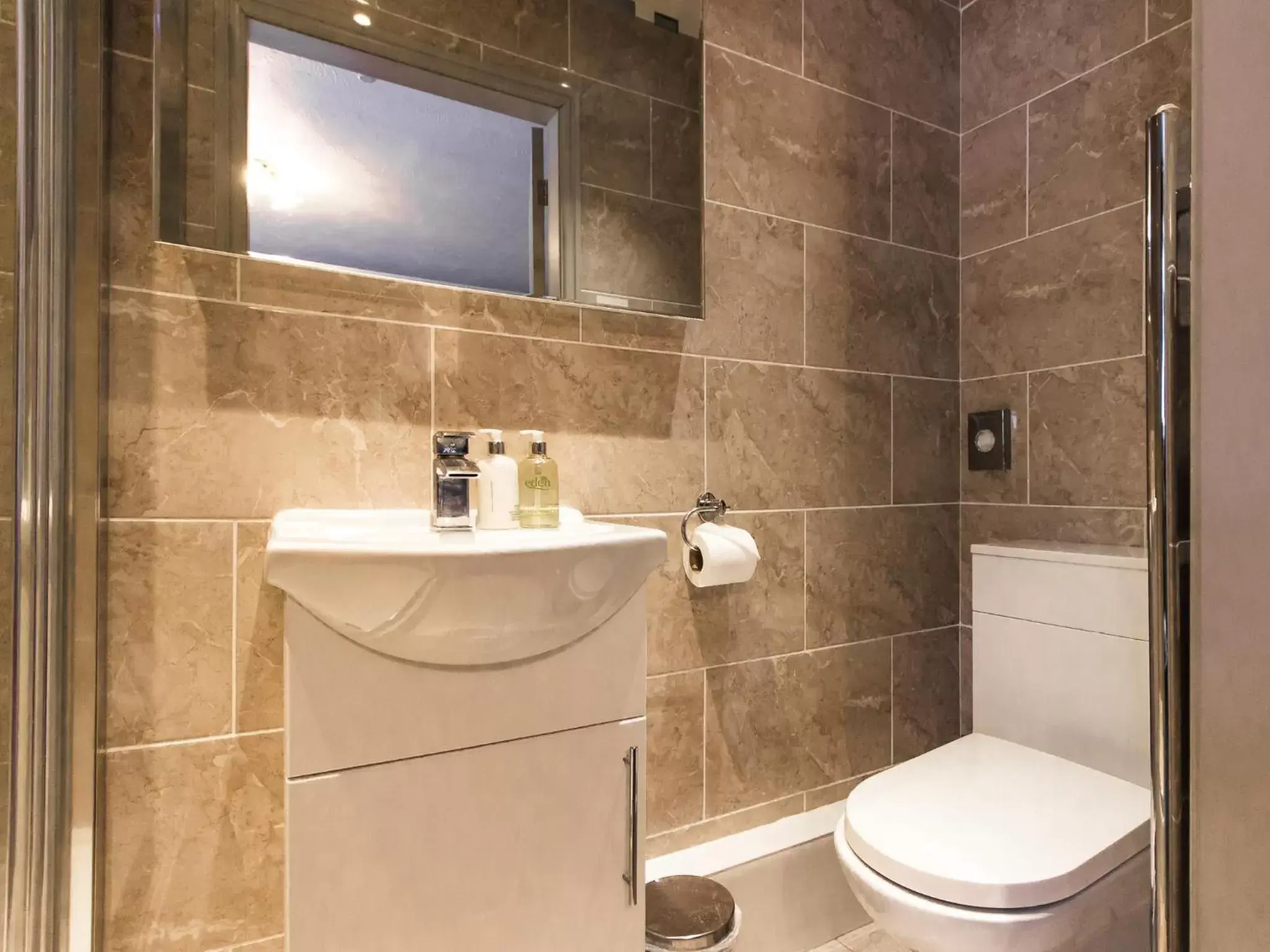 Double Room - single occupancy in White Lion Hotel Double Room - single occupancy in White Lion Hotel