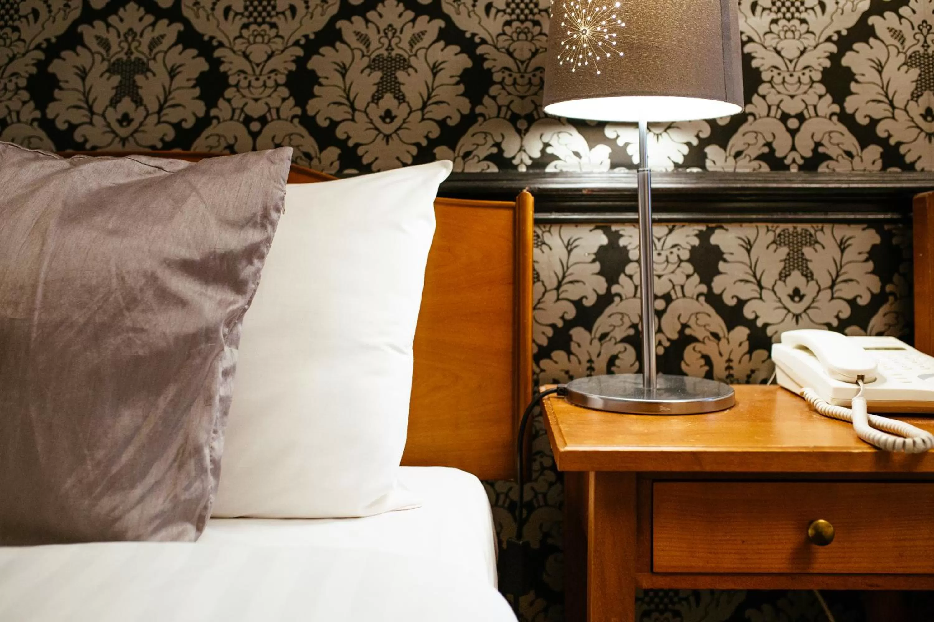 Bed in Pymgate Lodge Hotel Manchester Airport