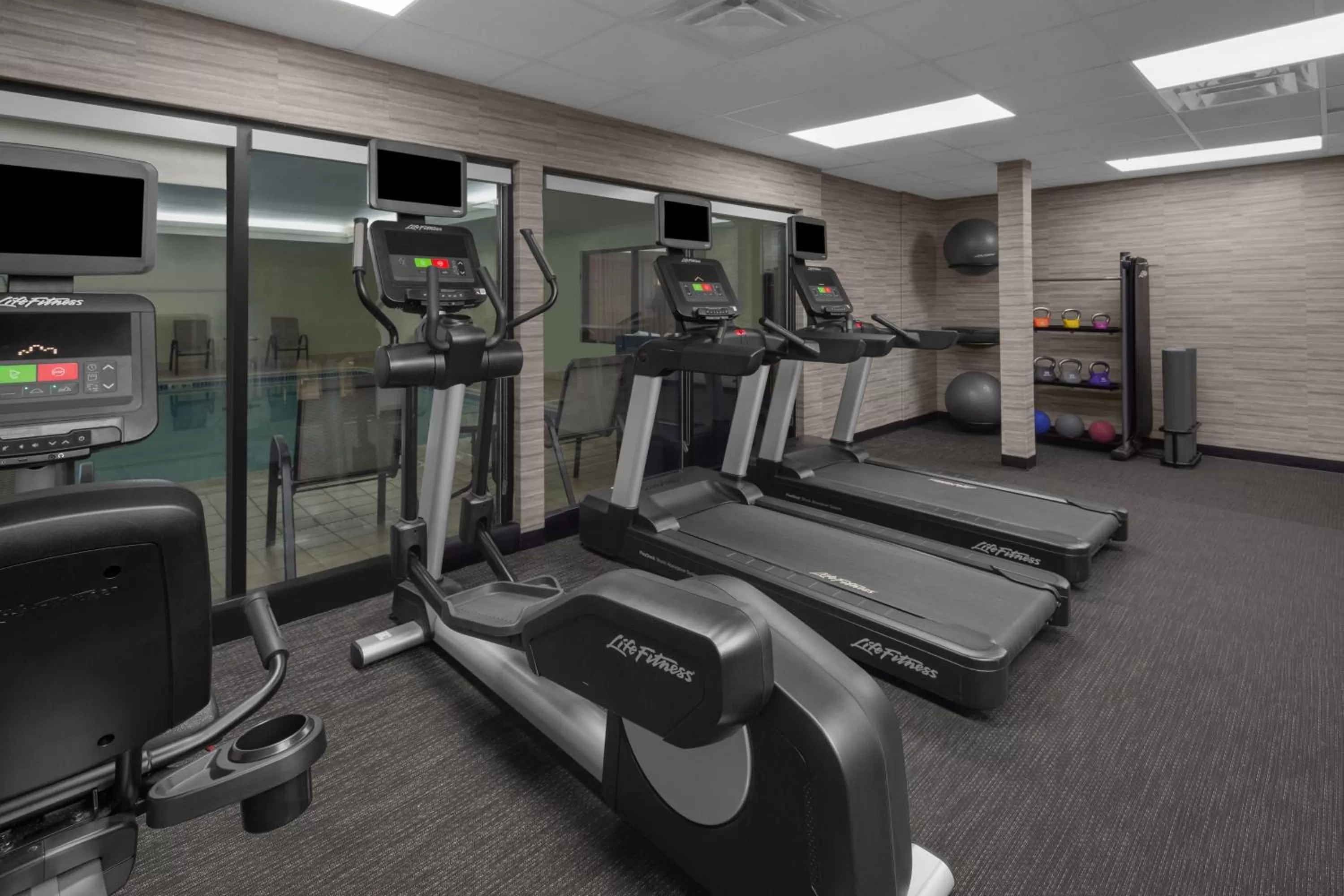 Fitness centre/facilities in Courtyard Detroit Brighton