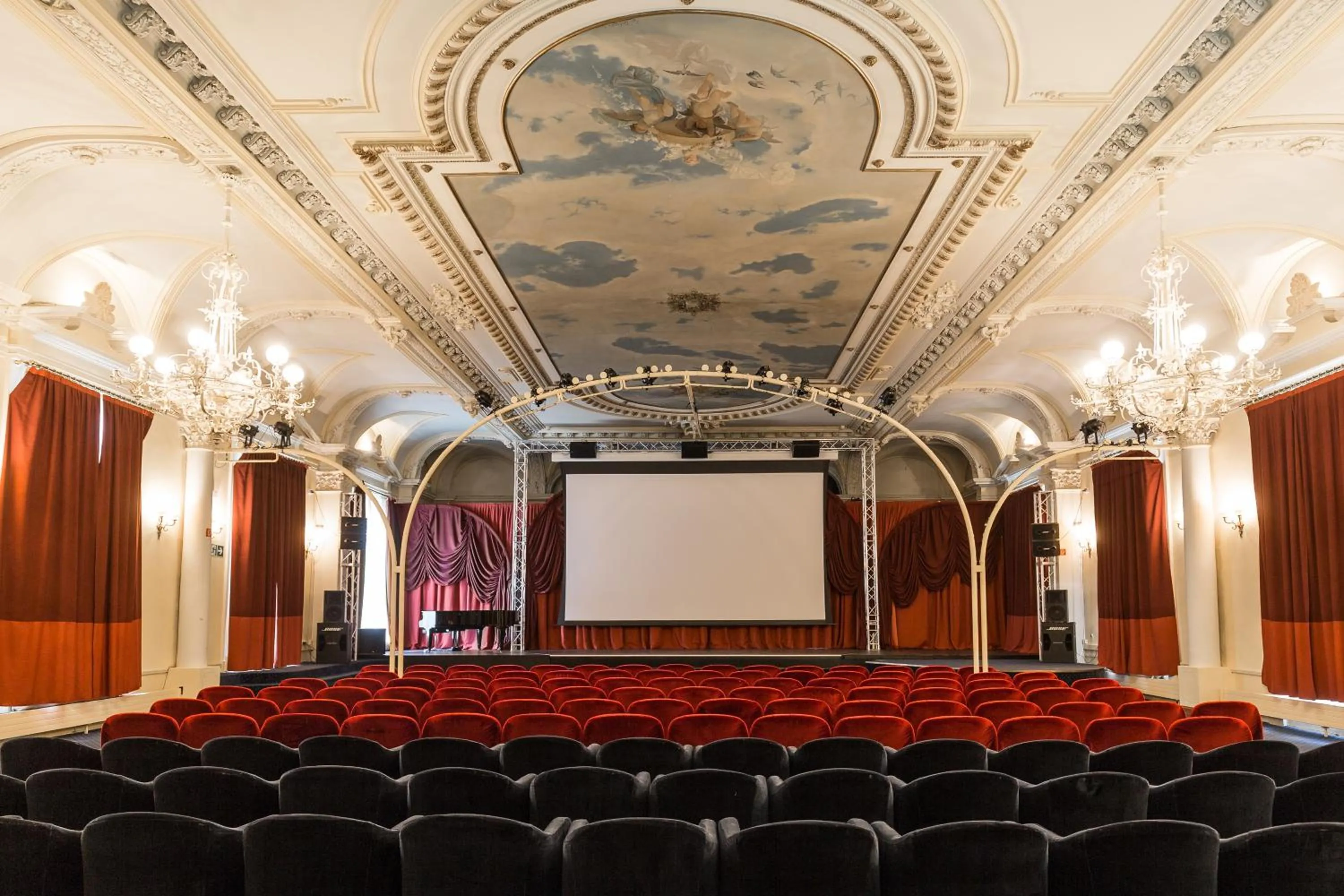 Banquet/Function facilities in Hotel Reine Victoria