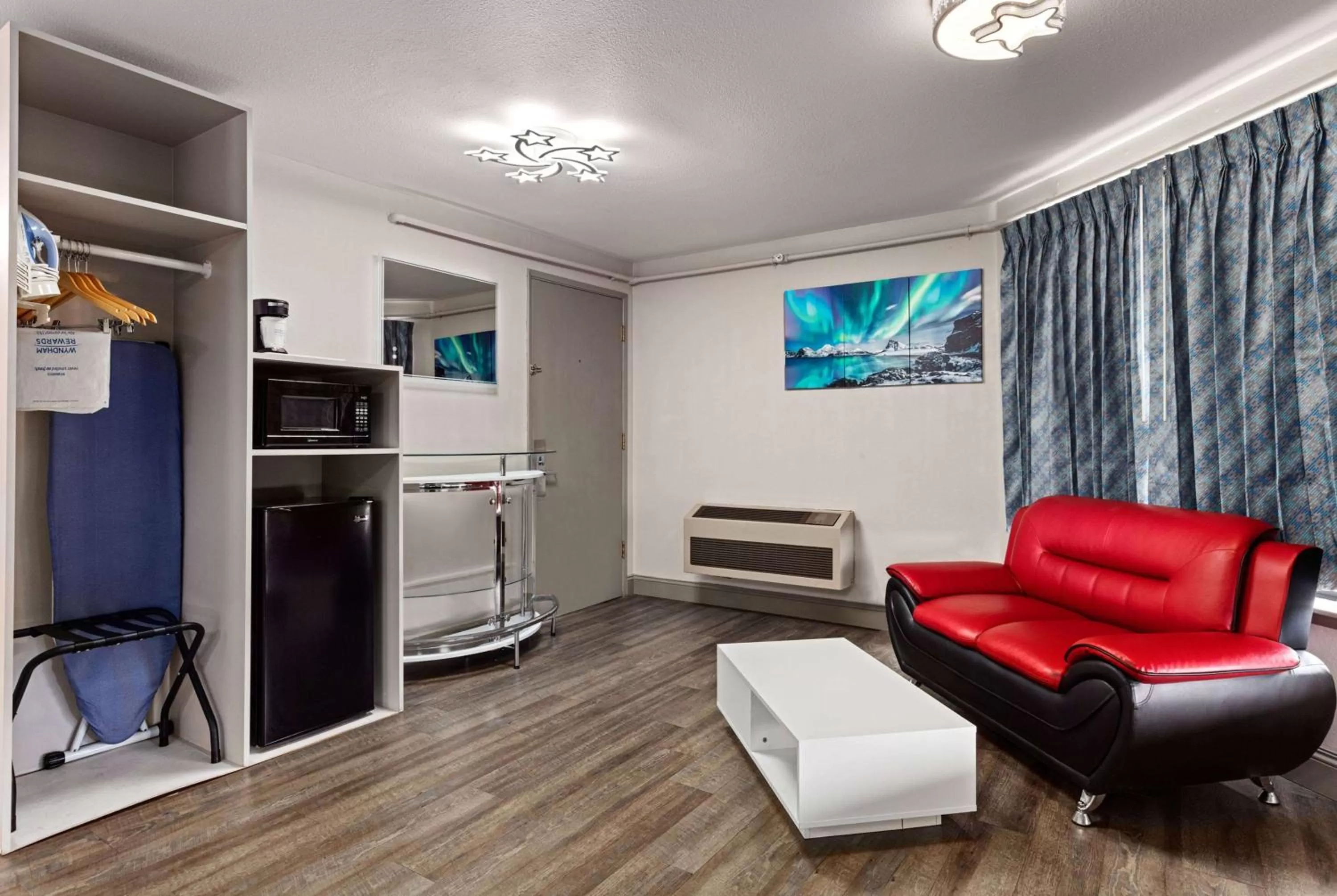 Photo of the whole room in Days Inn by Wyndham Lakewood South Tacoma