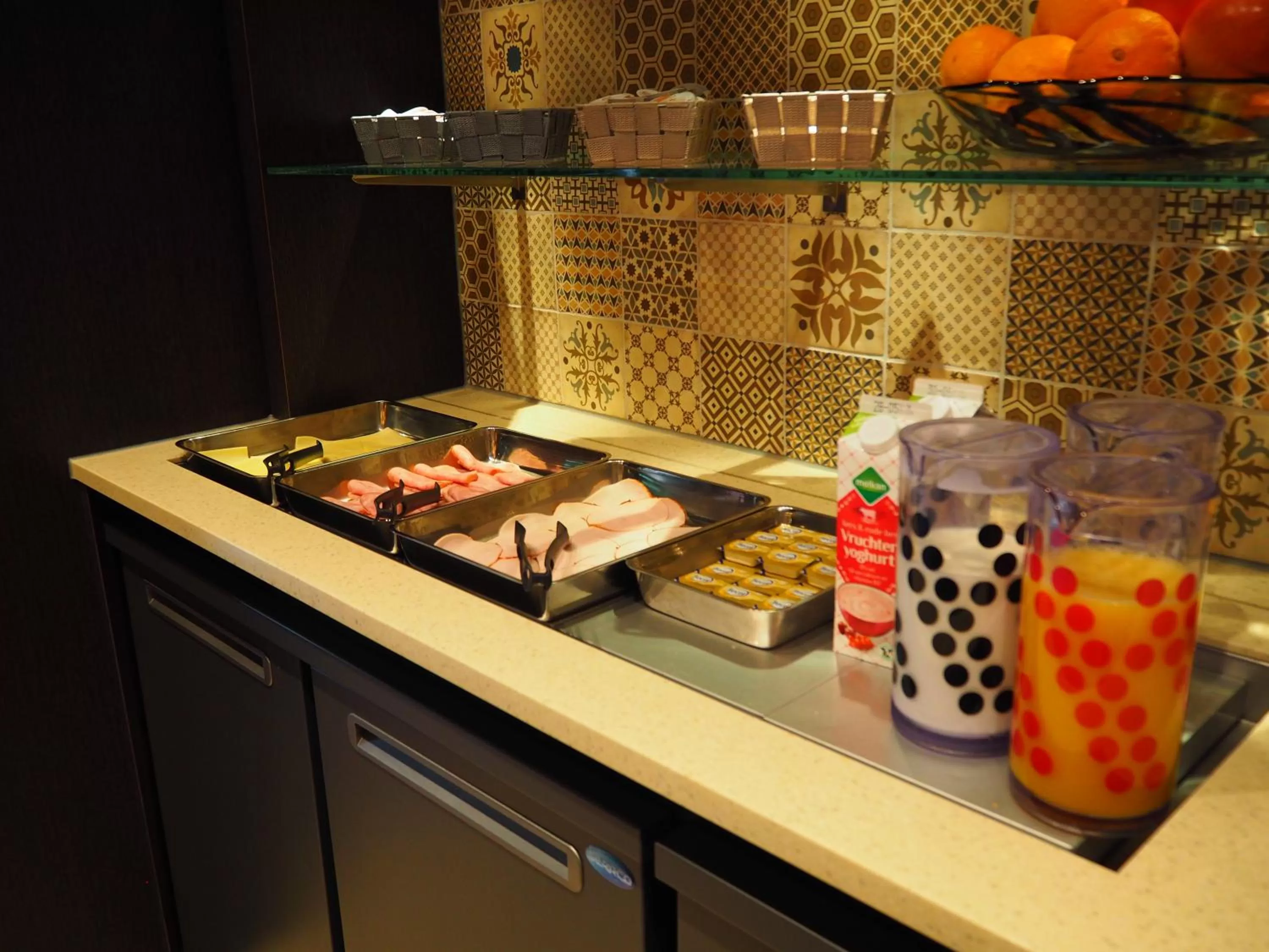 Food and drinks in Blossoms City Hotel