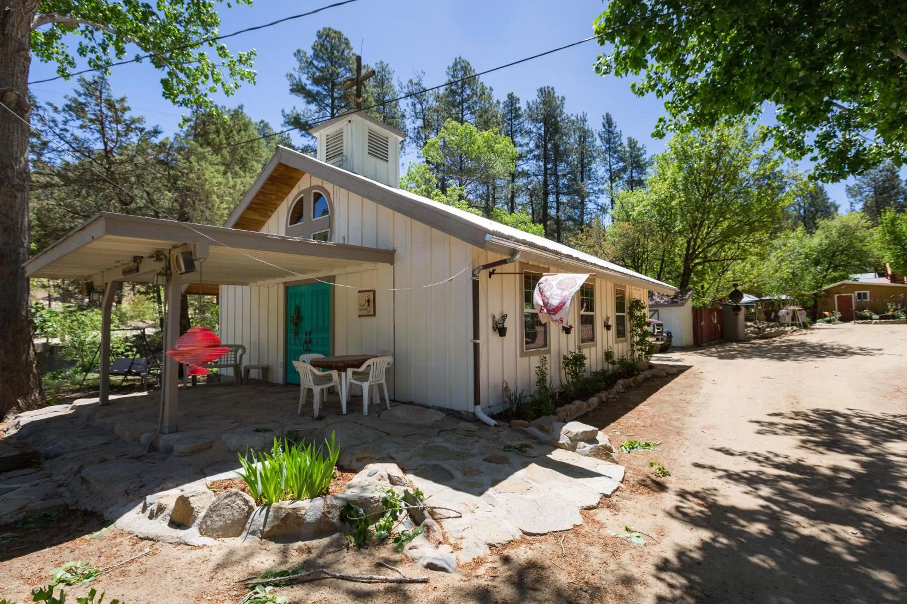 Property building in Crown King Cabins Bradshaw