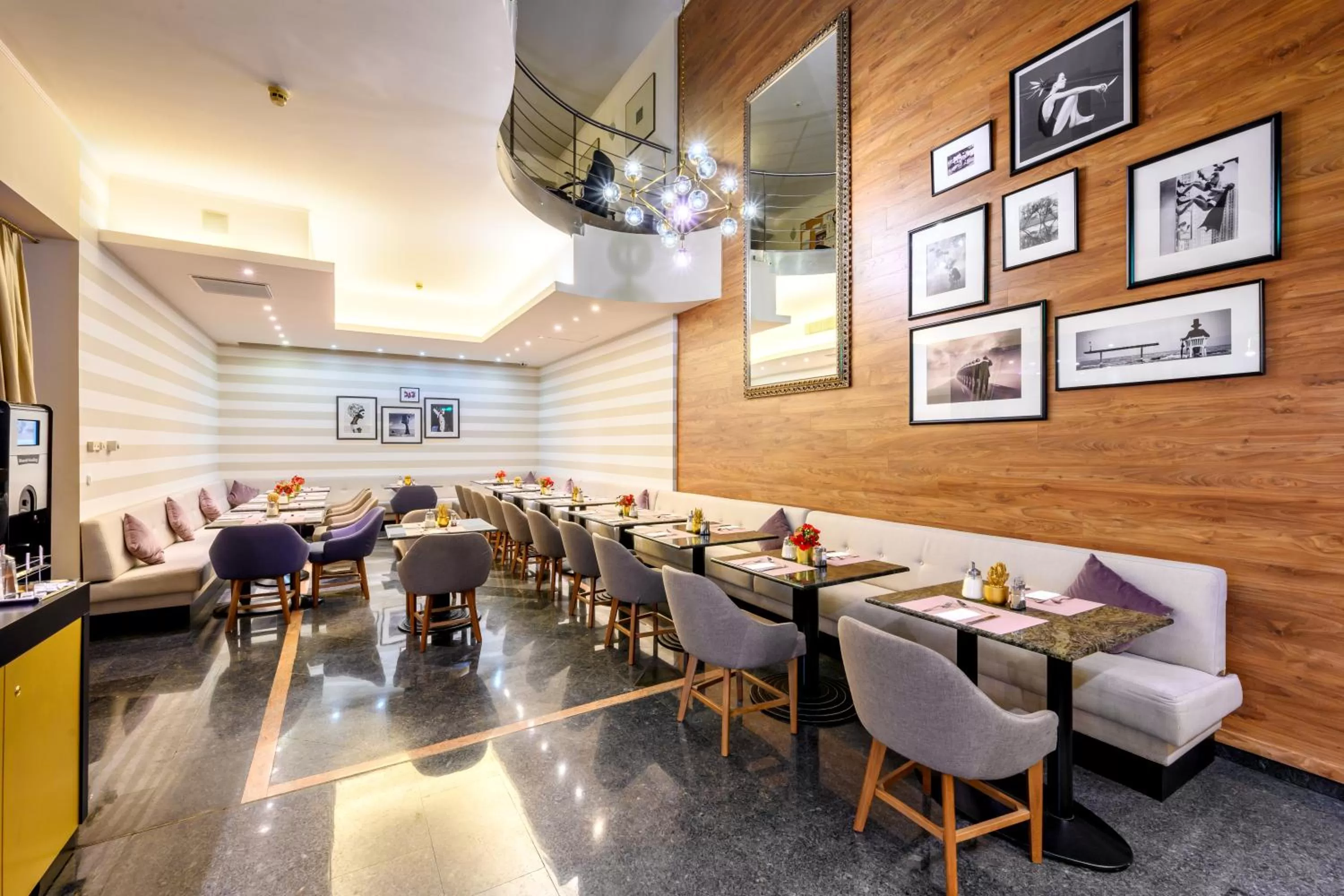 Restaurant/places to eat in Ambra Hotel