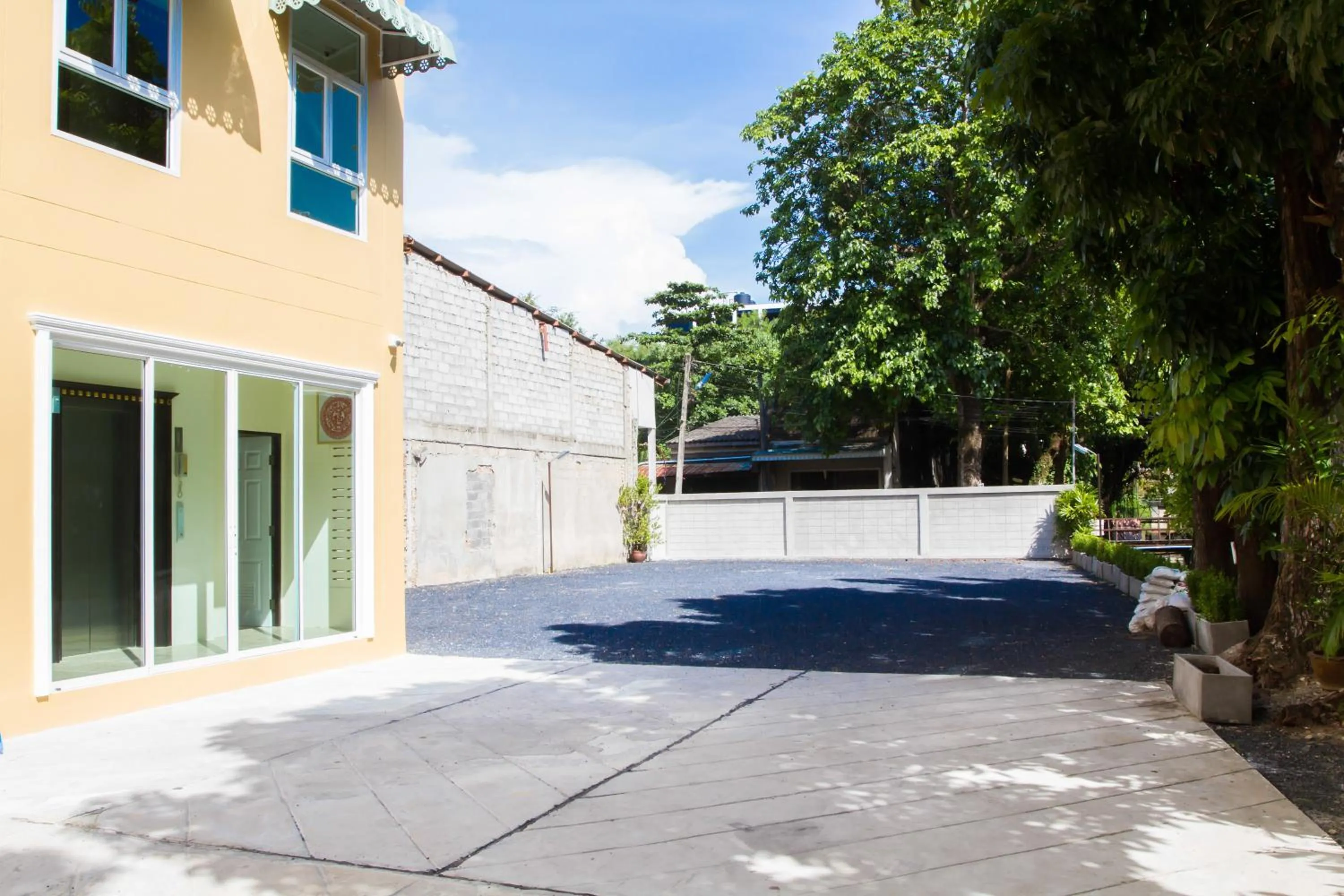 Property building in Le Hua Hotel