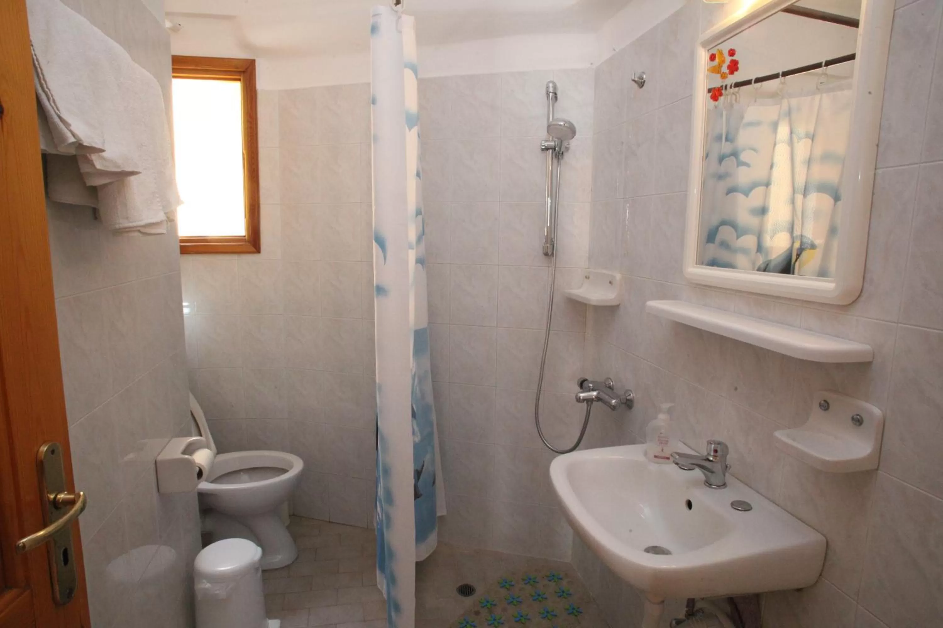 Bathroom in Afroditi Syros