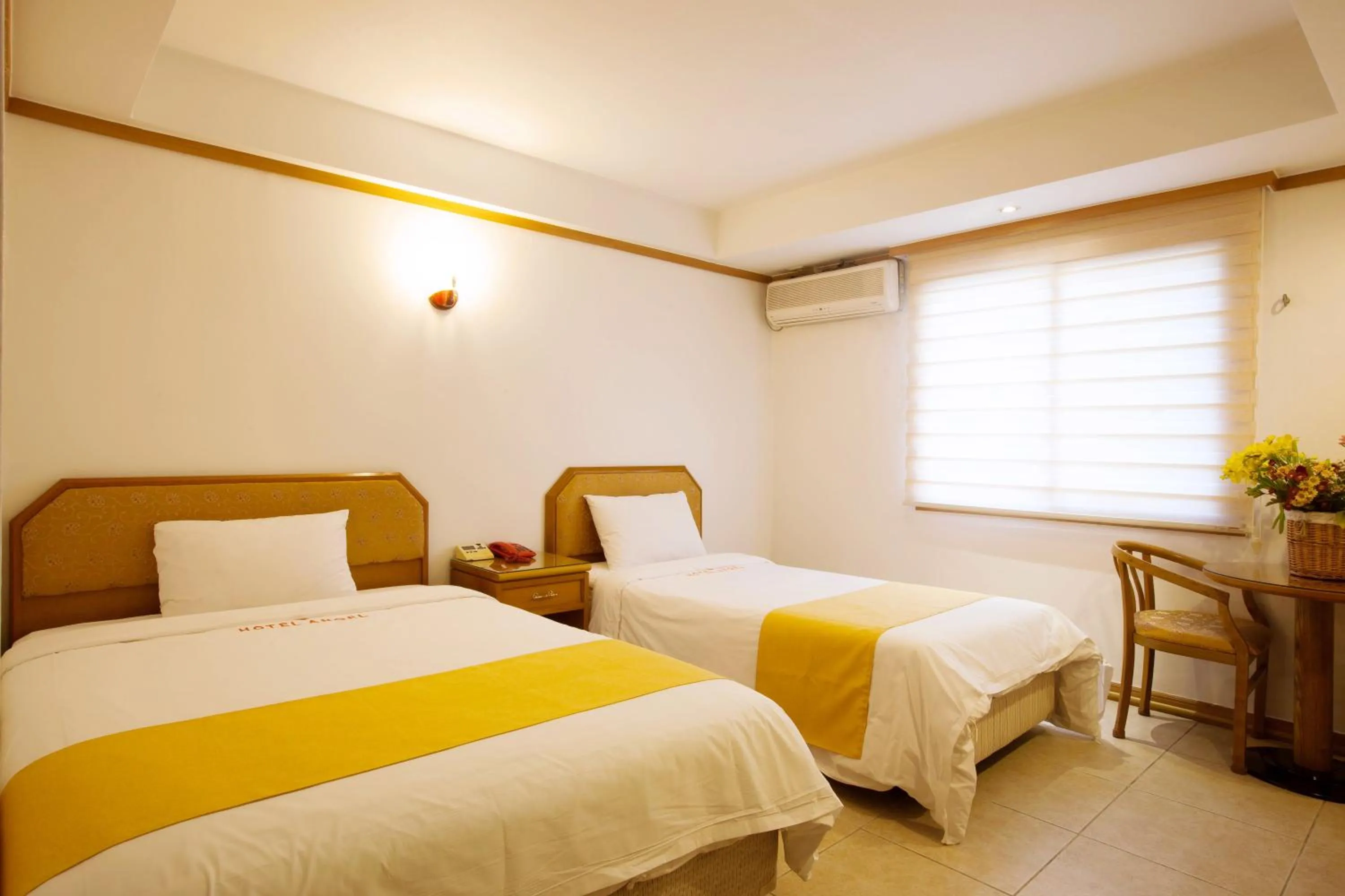 Day, Bed in Angel Hotel