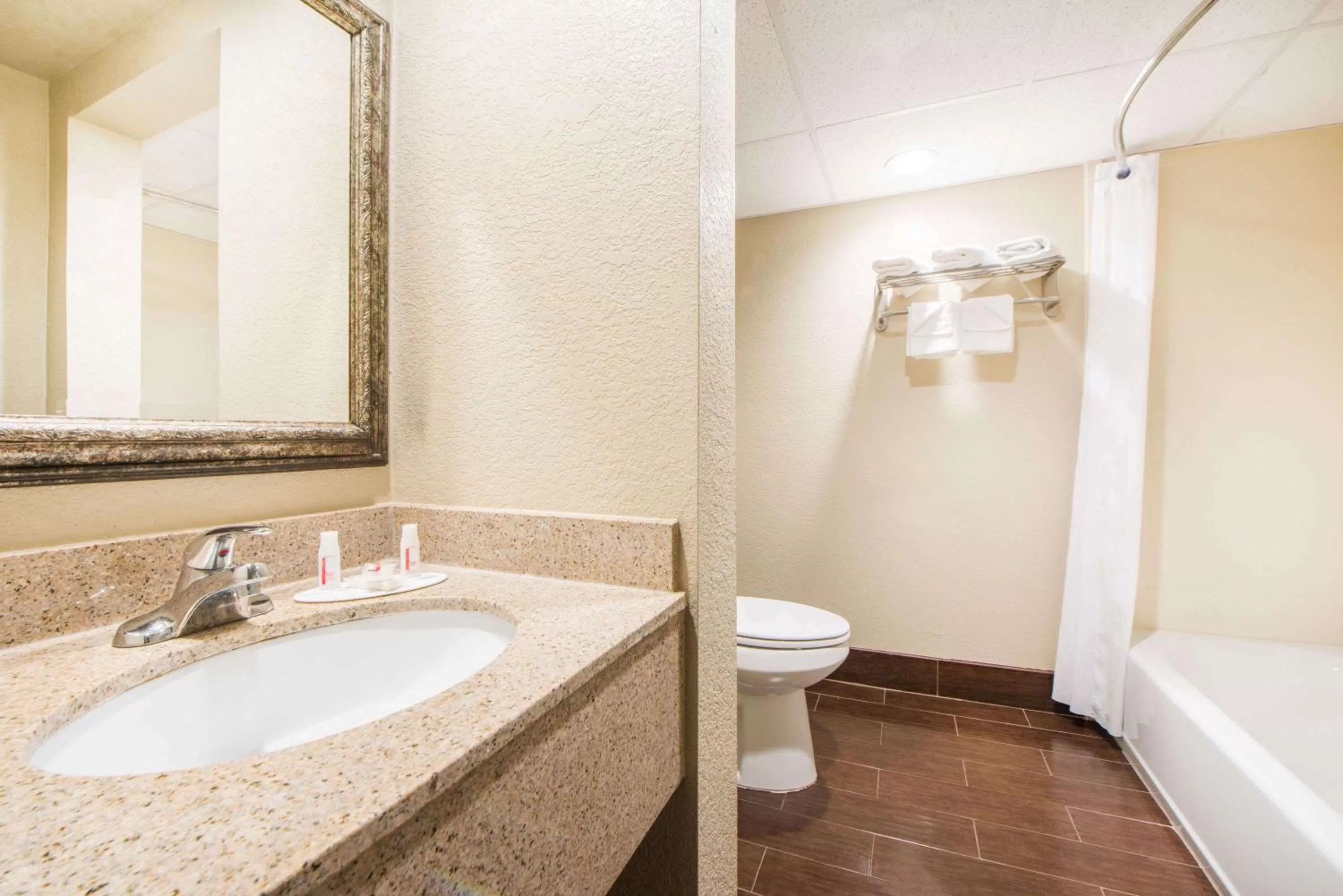 Bathroom in Days Inn by Wyndham Joplin