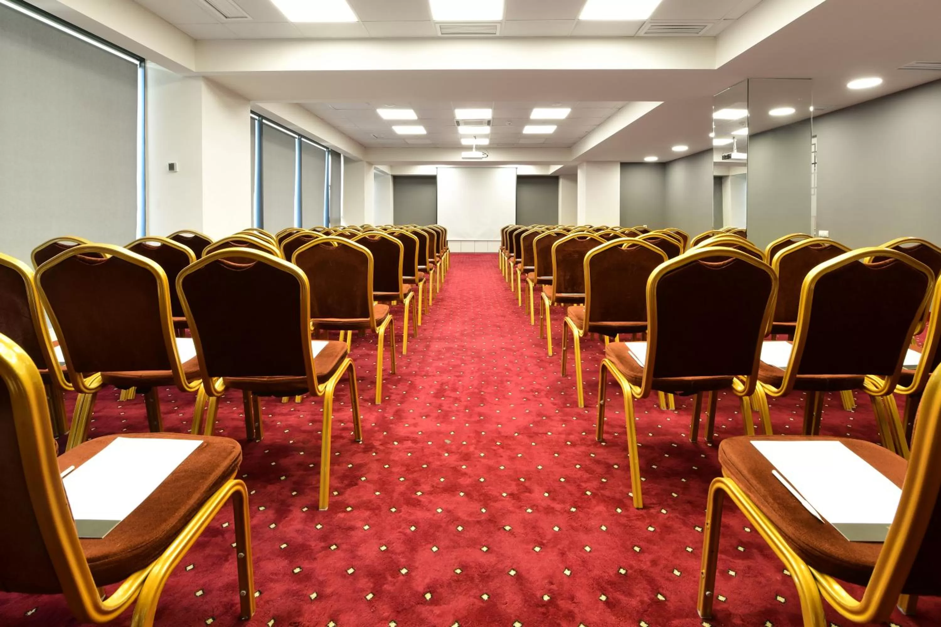 Business facilities in Opera Suite Hotel