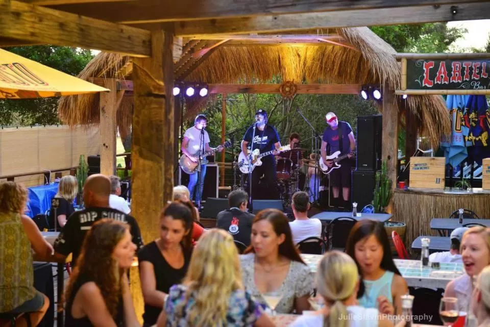 Restaurant/places to eat in Boogie Woogie Beach House