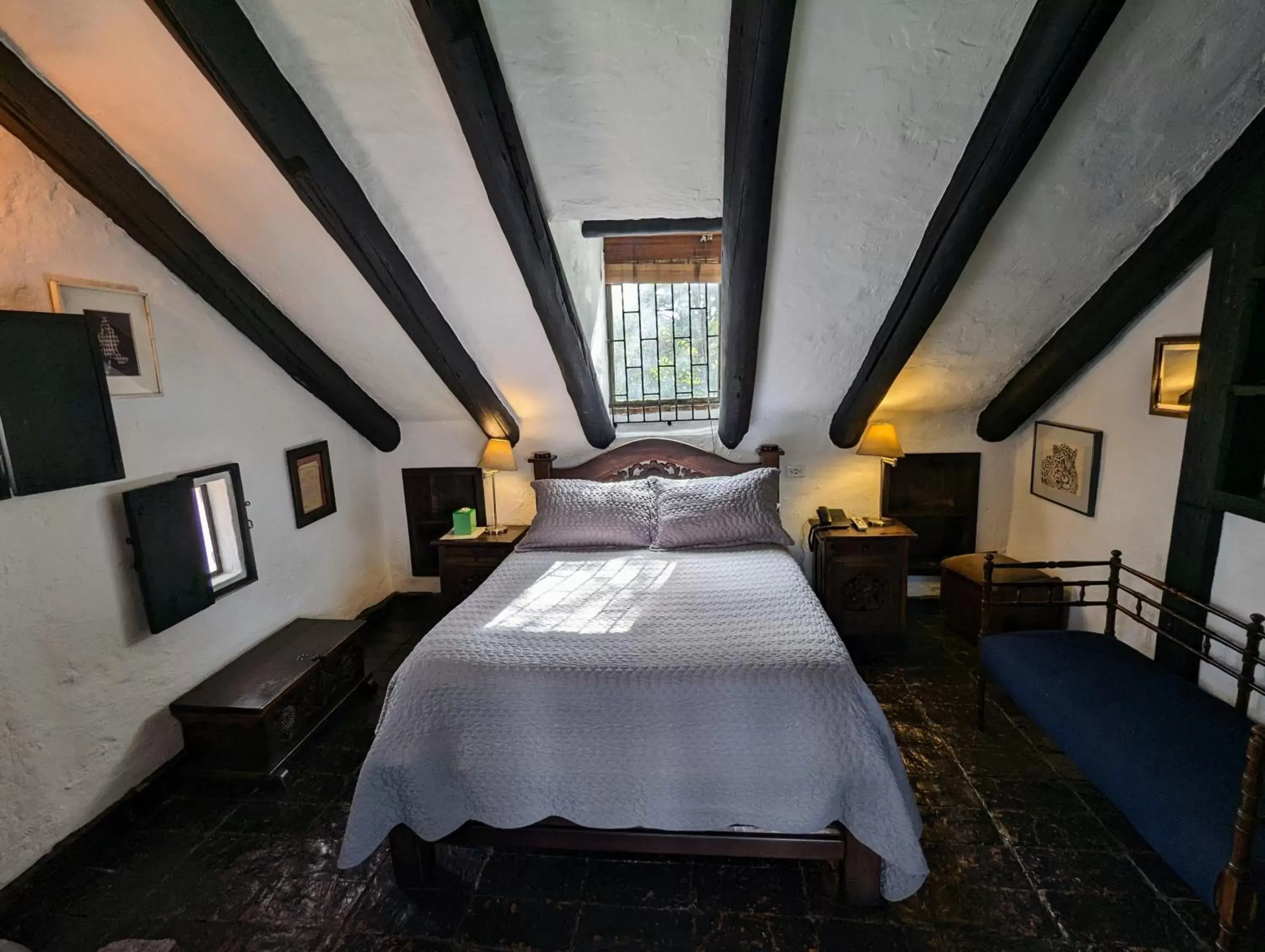 Deluxe Double Room with Bath - single occupancy in Posada Cafe La Huerta Deluxe Double Room with Bath - single occupancy in Posada Cafe La Huerta