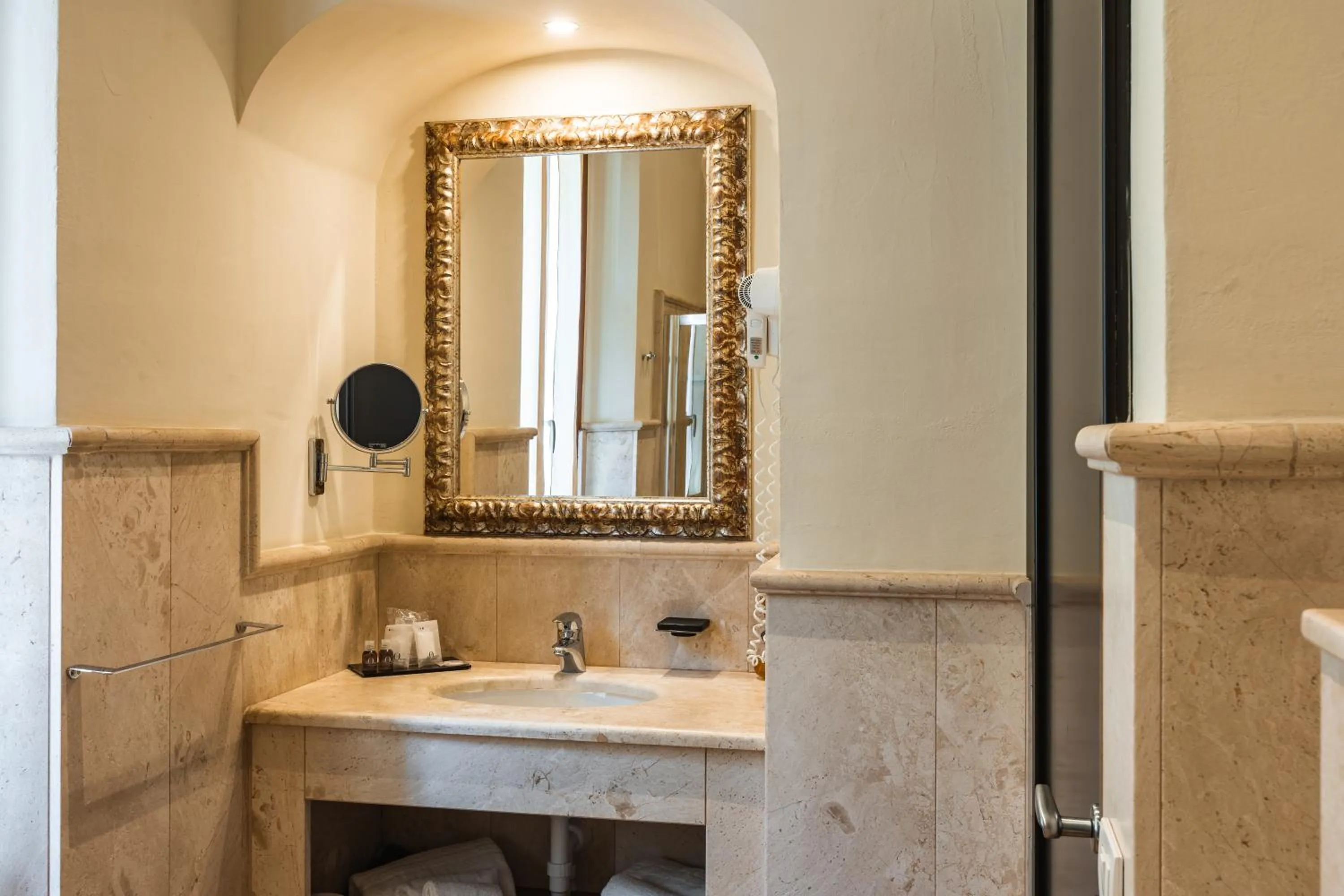 Bathroom in La Locanda Del Conte Mameli - Boutique Hotel & Suite SPA