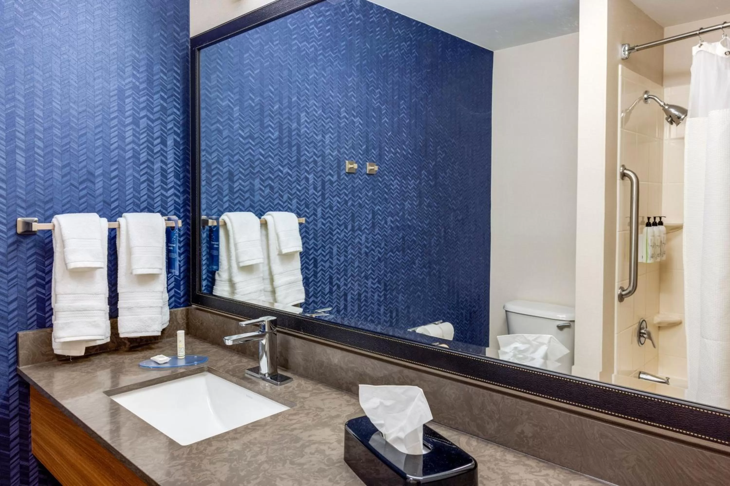 Bathroom in Fairfield Inn & Suites by Marriott Edmond