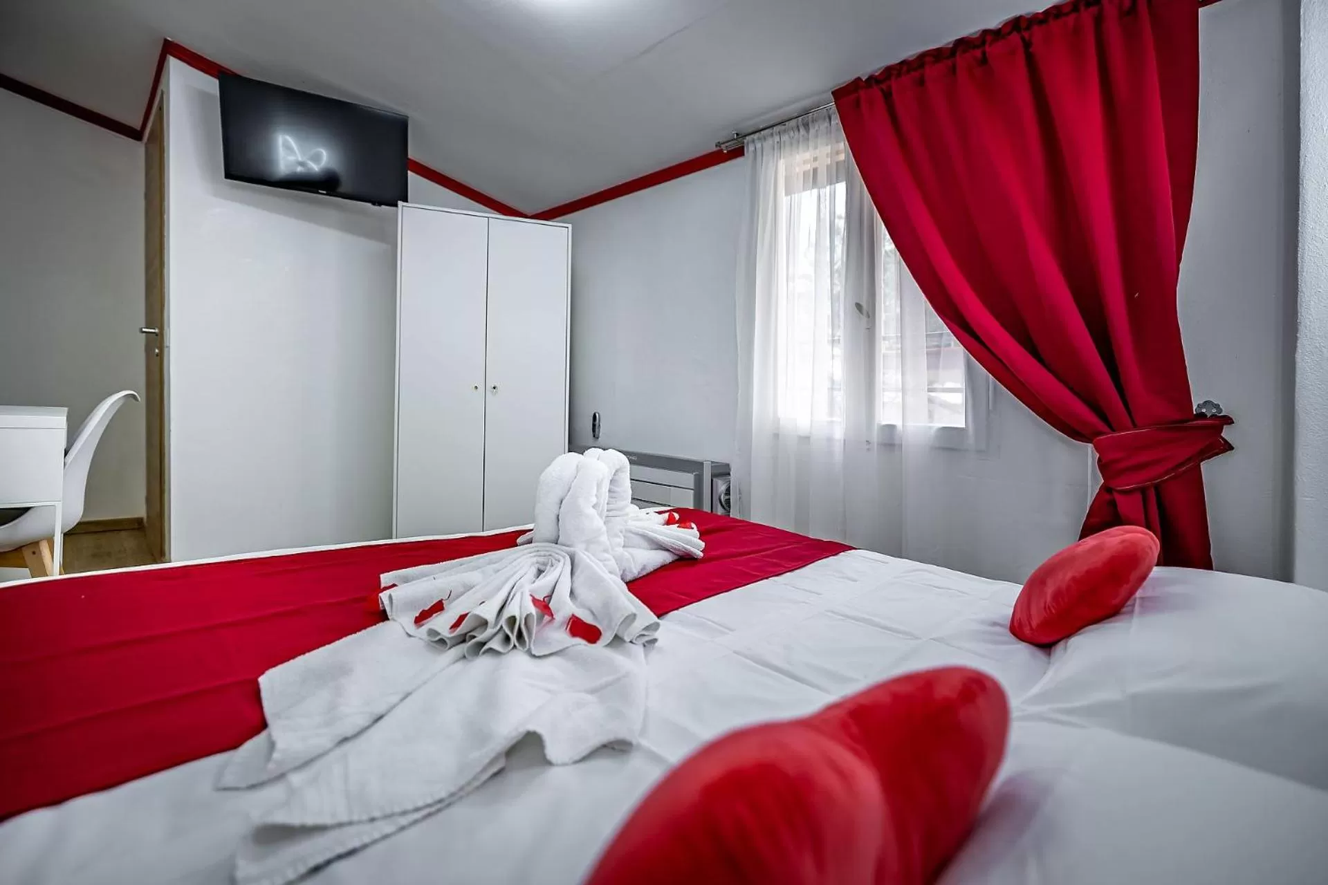 TV and multimedia, Bed in HOTEL VENETO con accesso ZTL