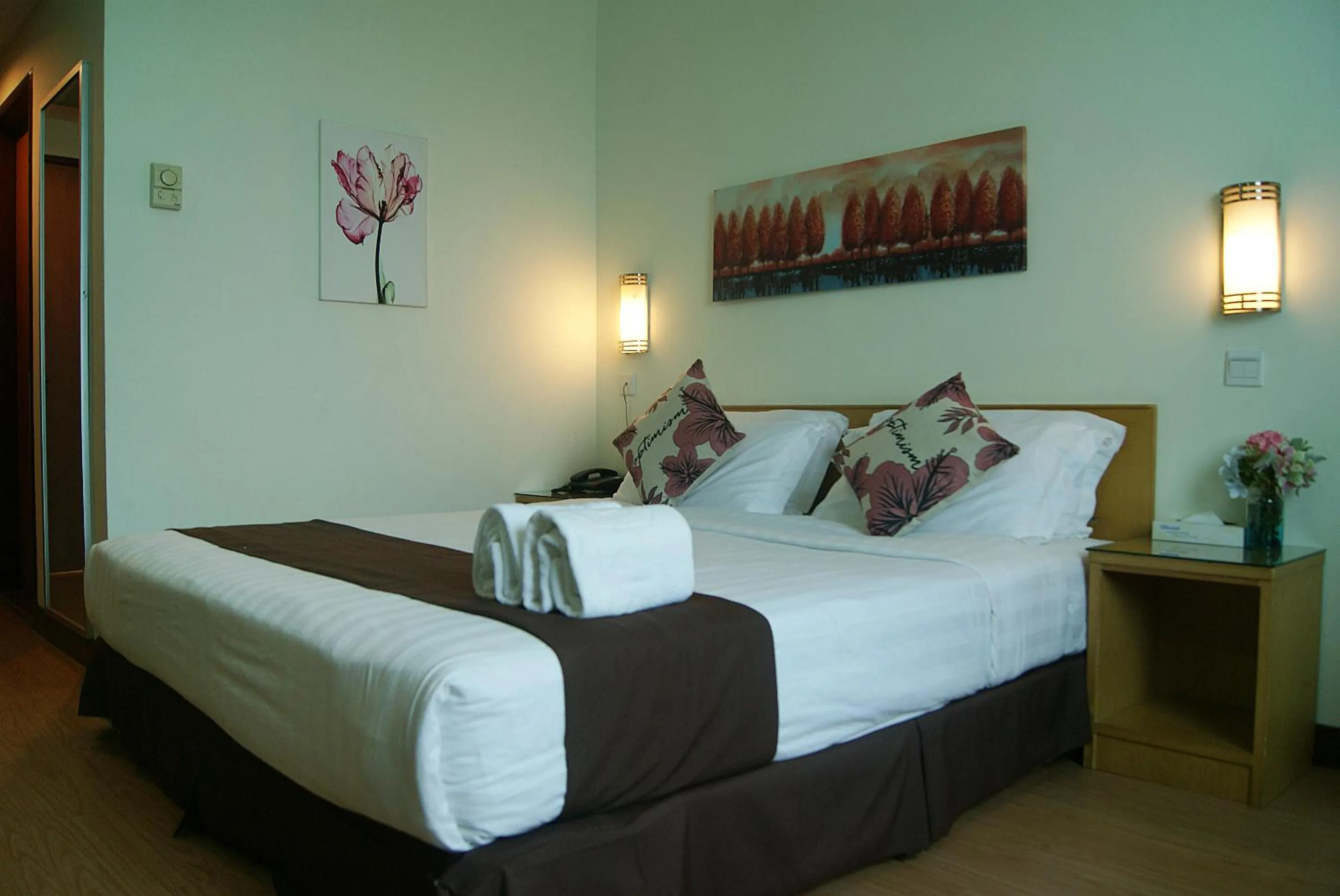 Bed in Tang Dynasty Park Hotel