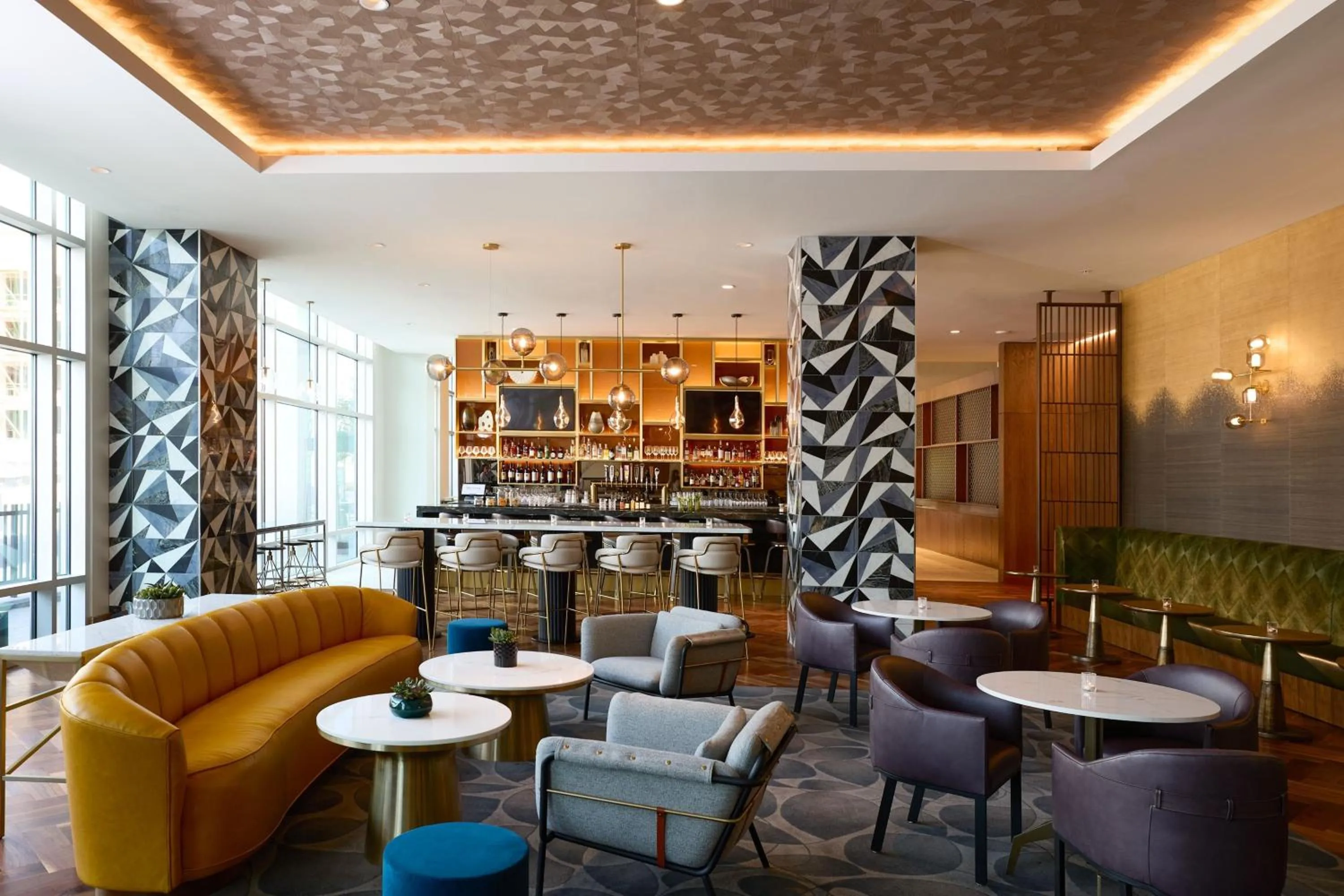 Lounge or bar in The Westin Raleigh-Durham Airport